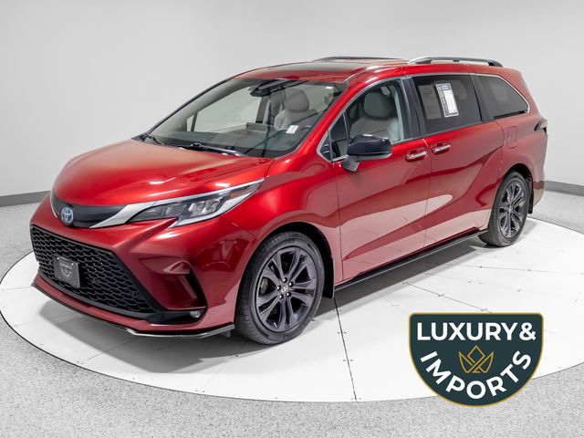 2022 Toyota Sienna XSE 7-Passenger's photo