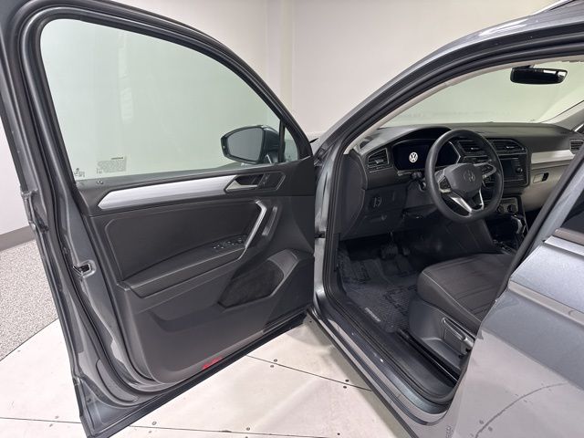 2023 Volkswagen Tiguan S - Photo 9
