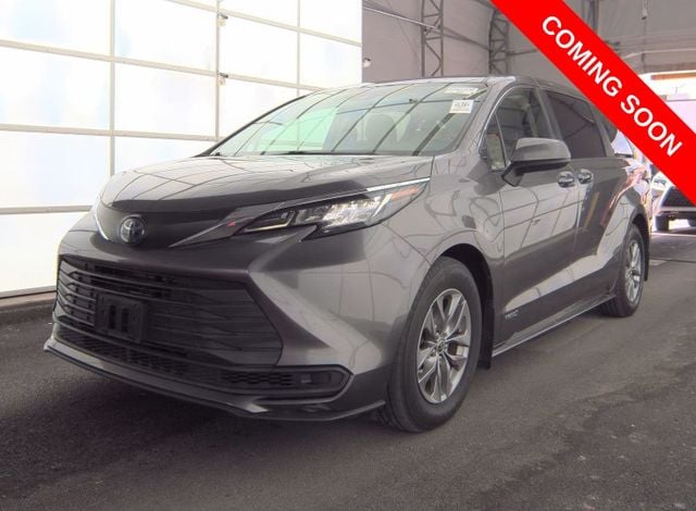 2021 Toyota Sienna LE 8-Passenger Hybrid AWD's photo