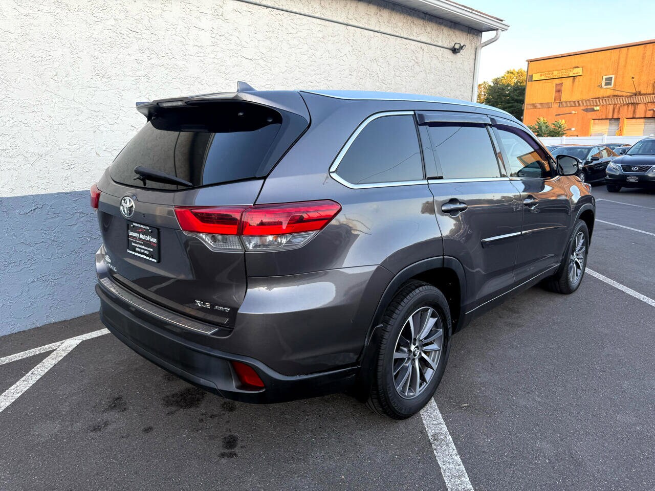 2017 Toyota Highlander SE XLE photo 2