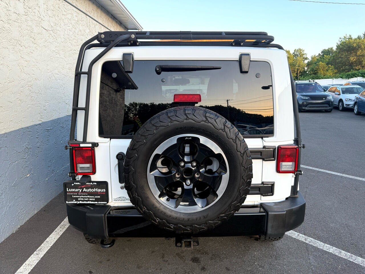 2014 Jeep Wrangler Sahara photo 4