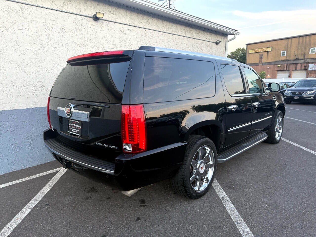 2014 Cadillac Escalade ESV Luxury photo 3
