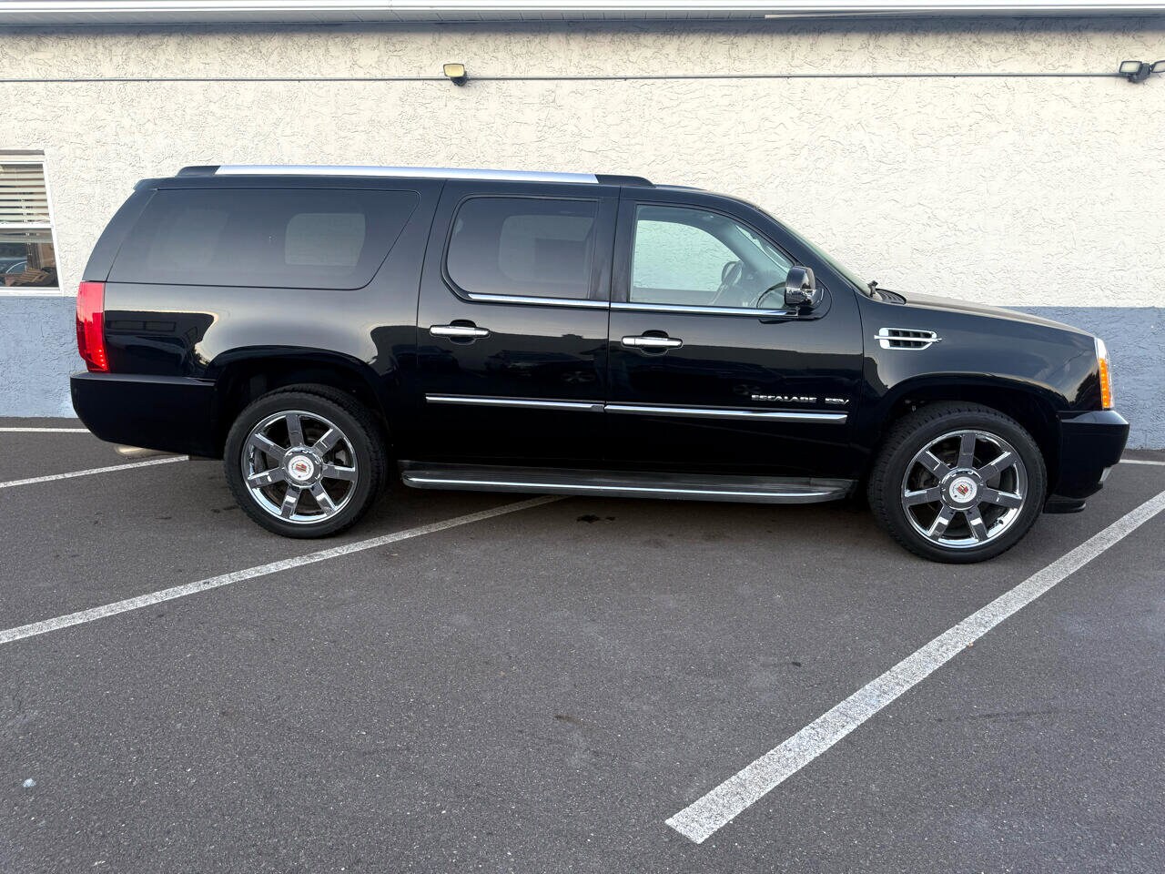 2014 Cadillac Escalade ESV Luxury photo 2