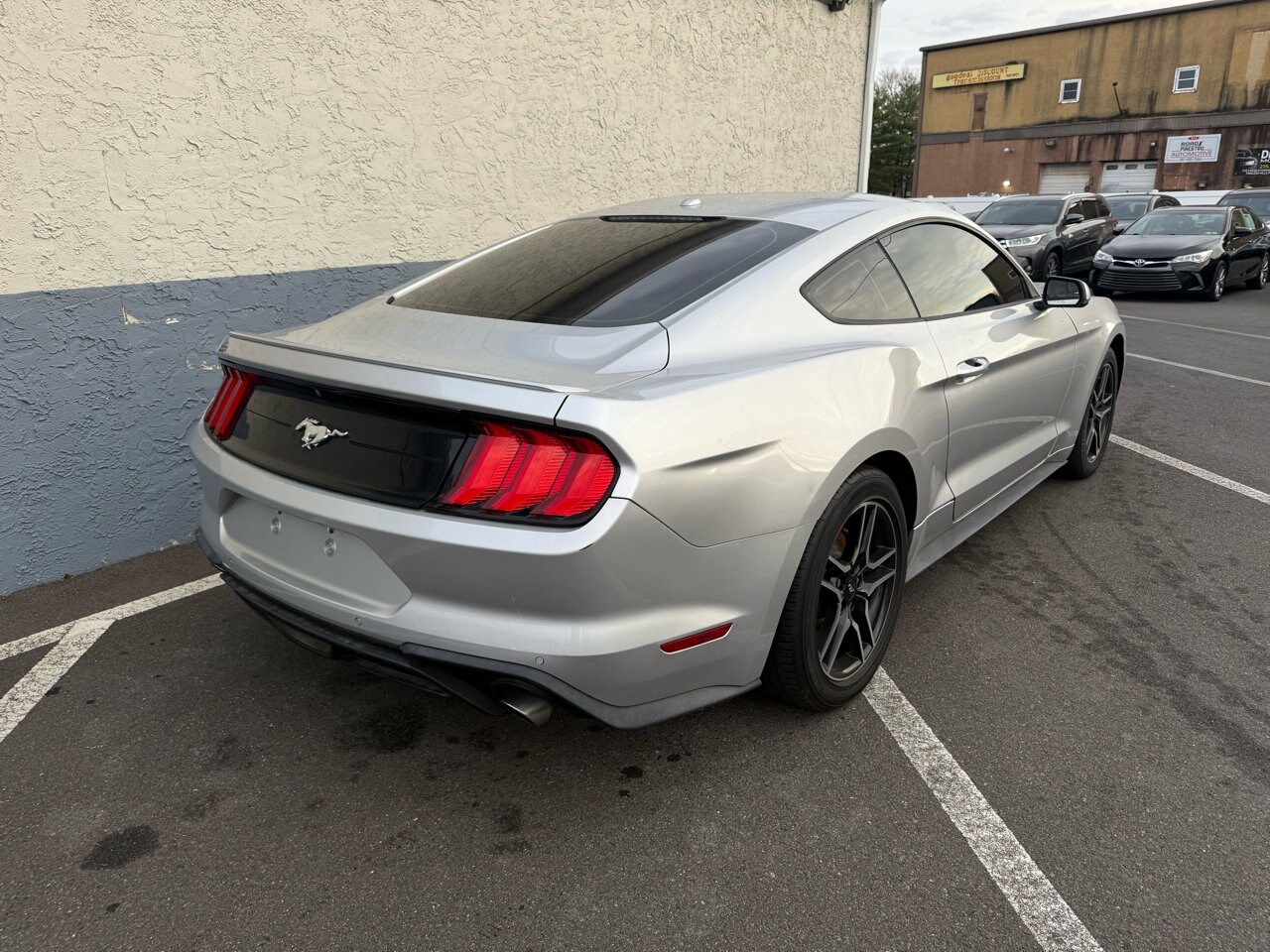 2019 Ford Mustang photo 2