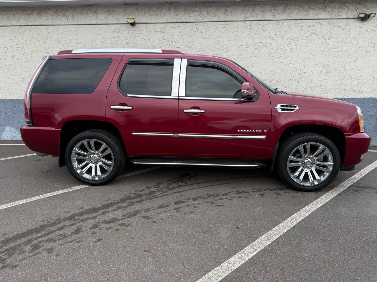 2007 Cadillac Escalade Base photo 2