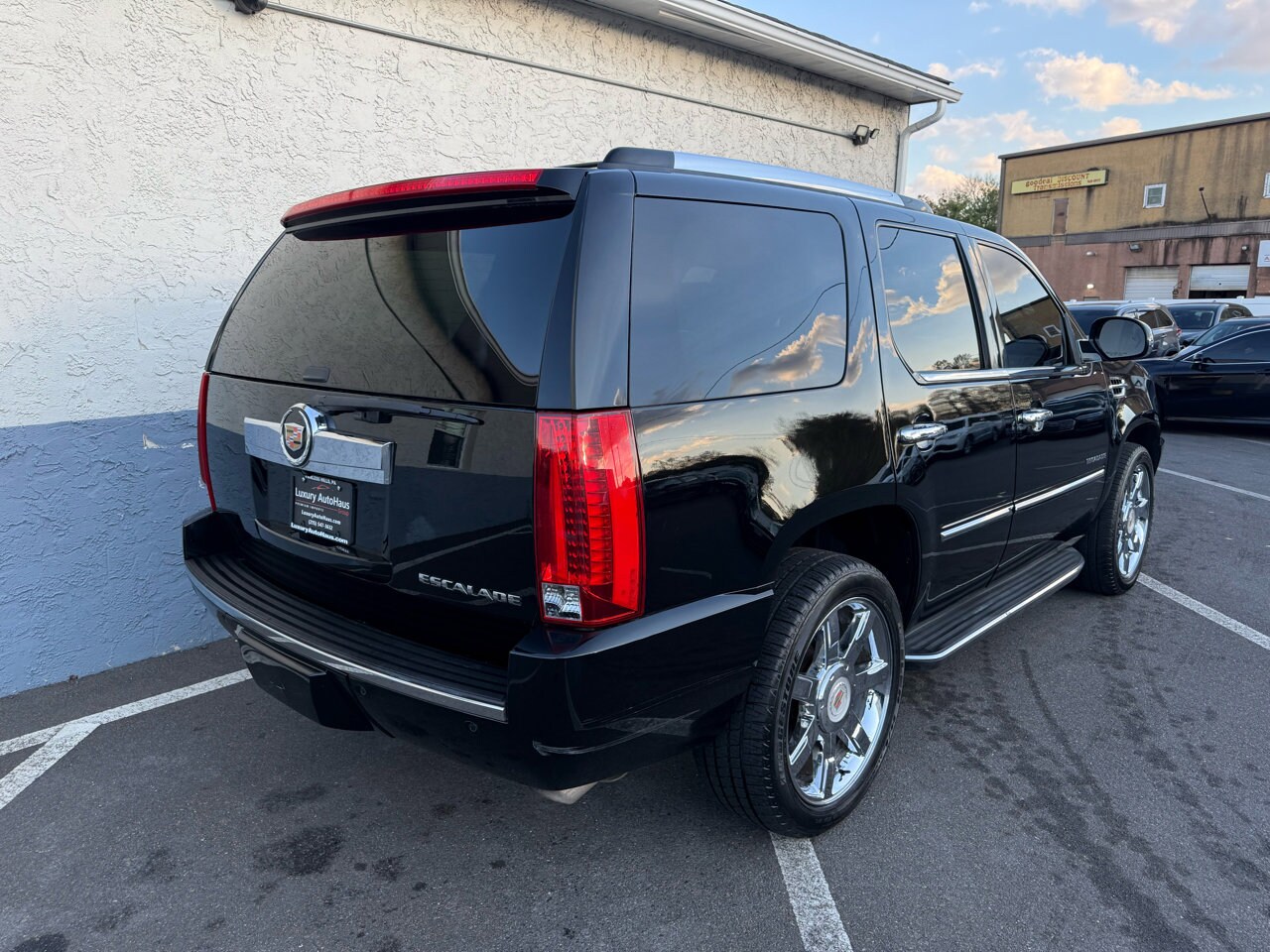 2013 Cadillac Escalade Luxury photo 3