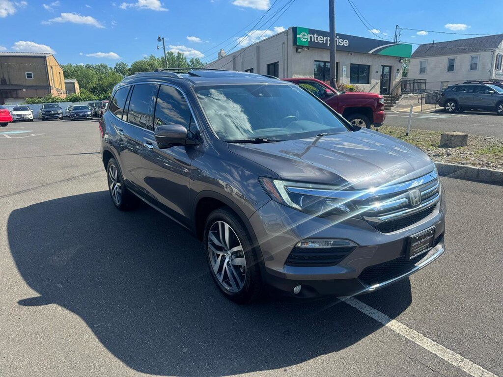 Used 2017 Honda Pilot Touring AWD SUV