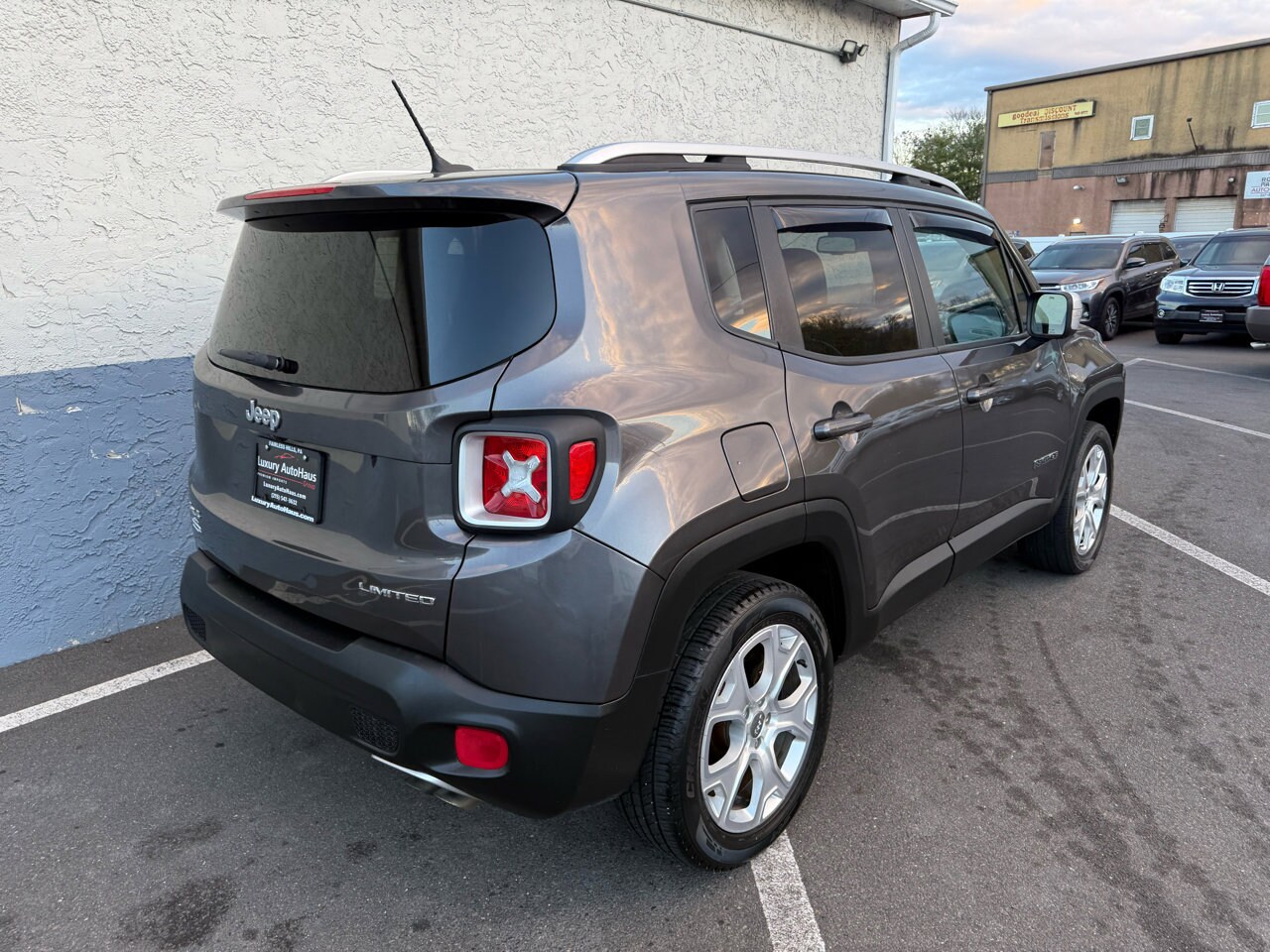 2016 Jeep Renegade Limited photo 3
