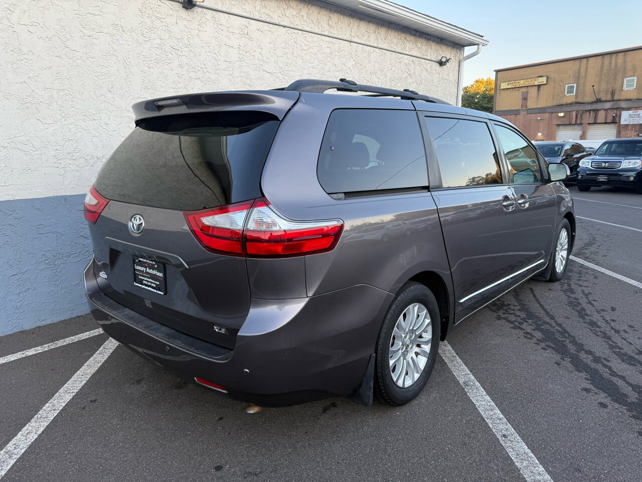 2015 Toyota Sienna photo 3
