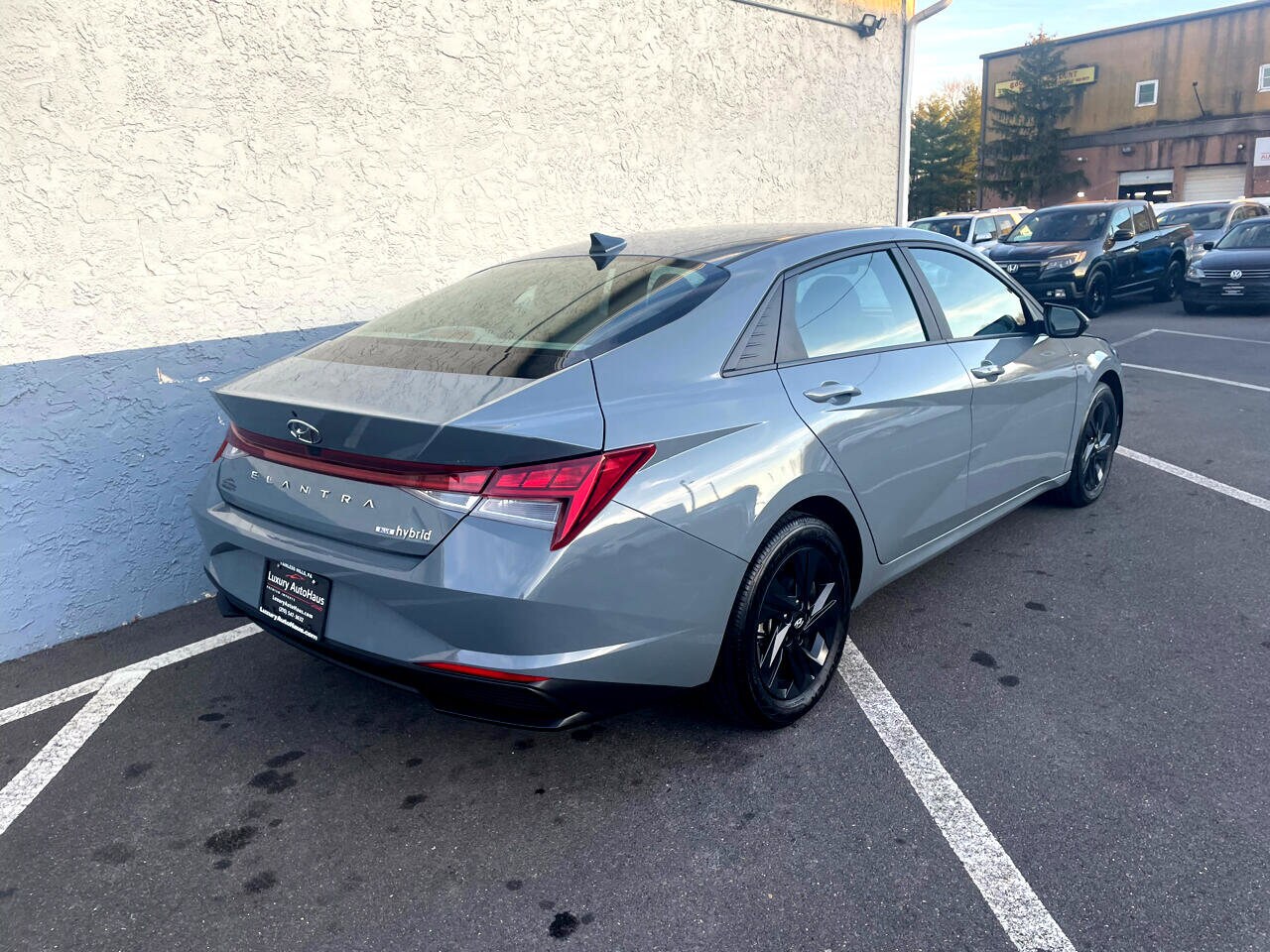 2022 Hyundai Elantra Hybrid Blue photo 3