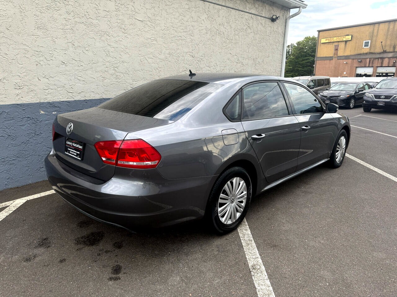 2014 Volkswagen Passat photo 3
