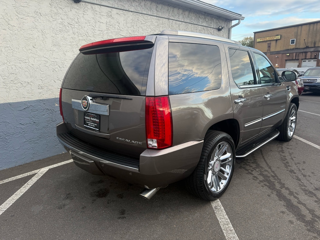 Used 2013 CADILLAC Escalade Luxury SUV