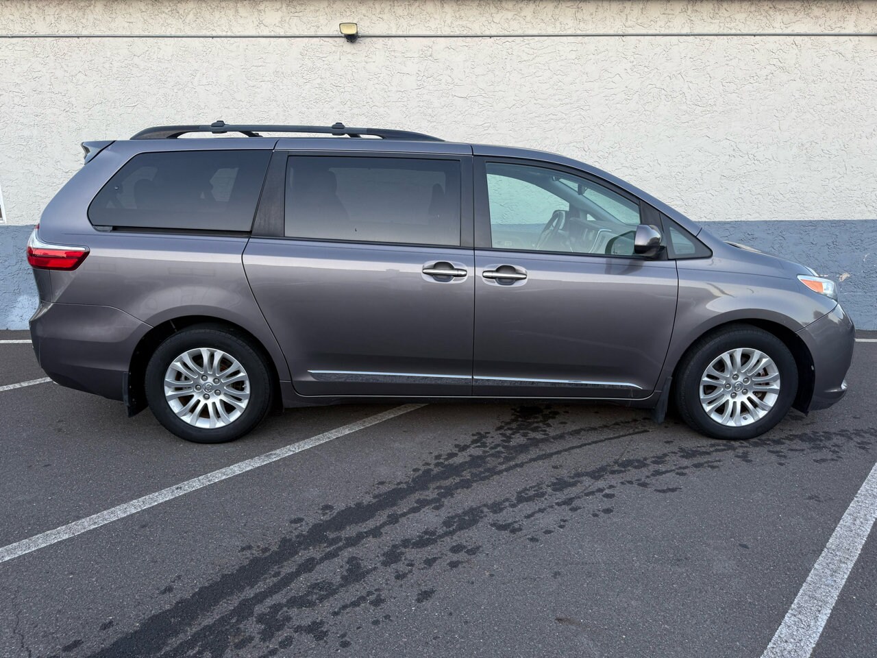 2015 Toyota Sienna photo 2
