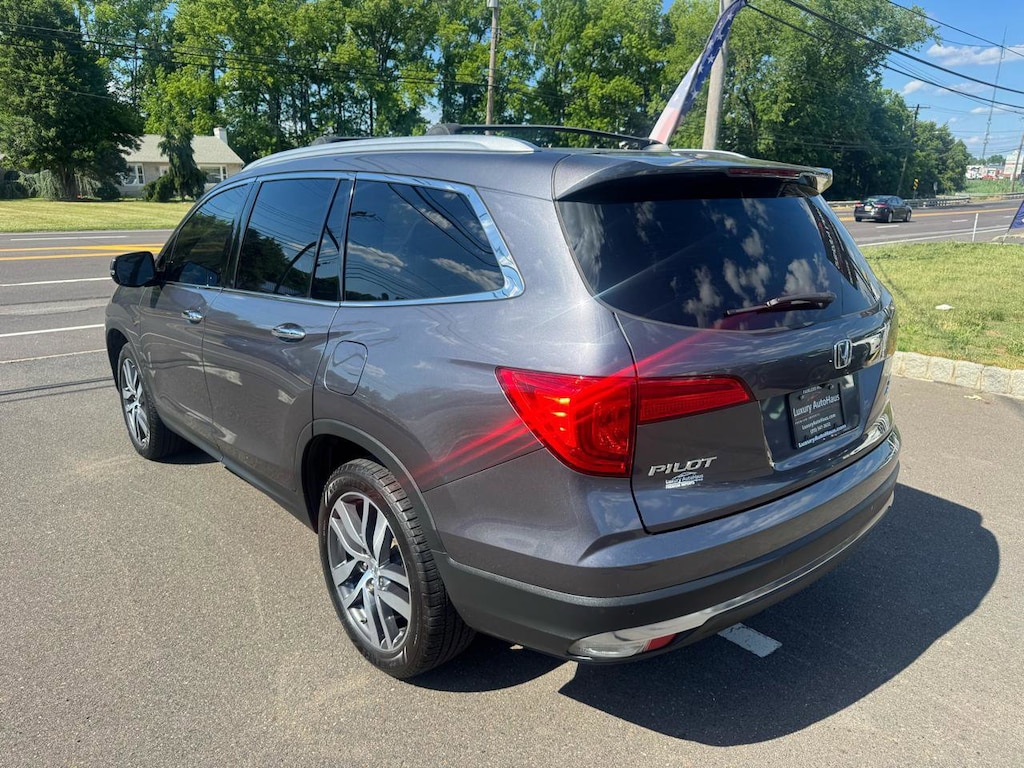 Used 2017 Honda Pilot Touring AWD SUV