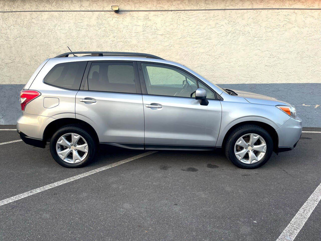 2015 Subaru Forester 2.5i Premium photo 2