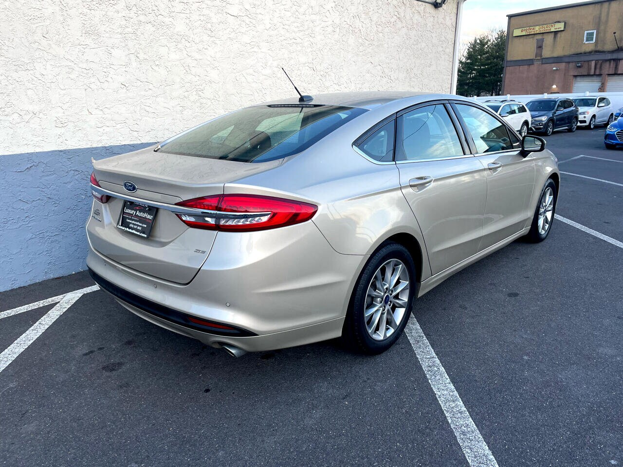 2017 Ford Fusion SE photo 3