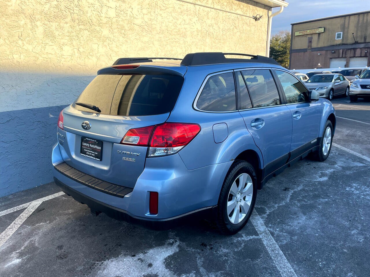 2011 Subaru Outback 2.5i Premium photo 3