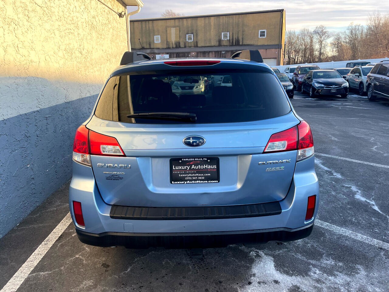 2011 Subaru Outback 2.5i Premium photo 4