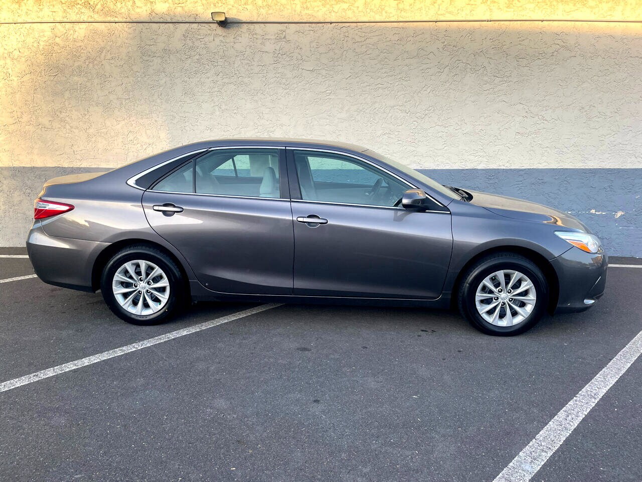 2017 Toyota Camry XLE XSE photo 2