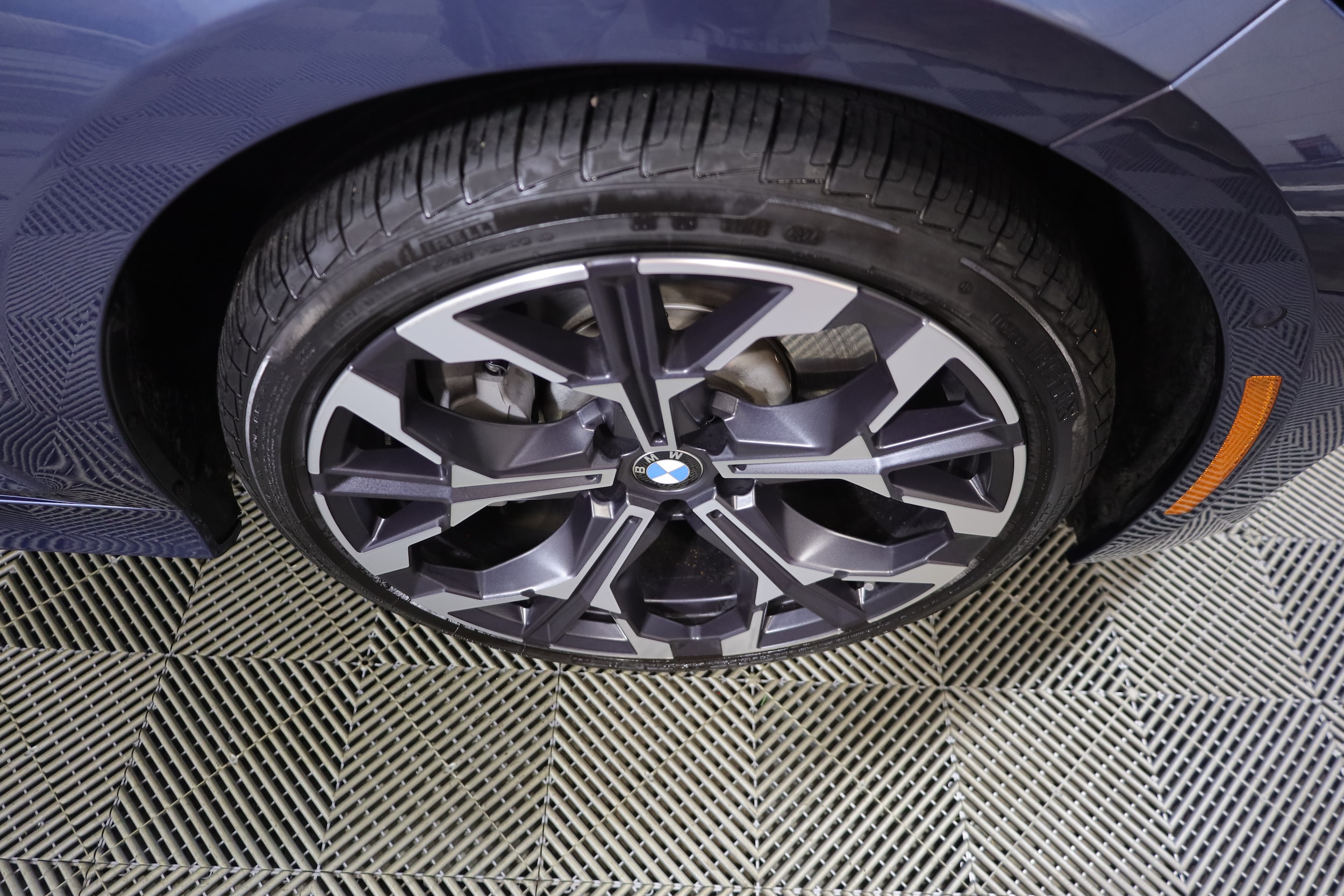 2025 BMW 3 Series 330i - Photo 41