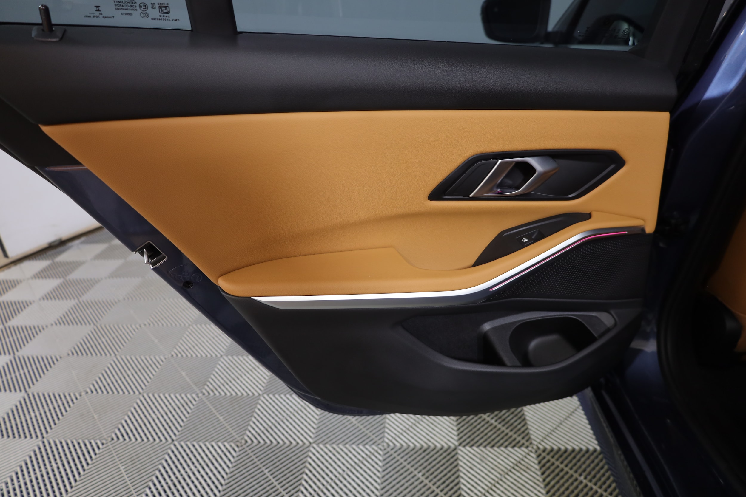 2025 BMW 3 Series 330i - Photo 33