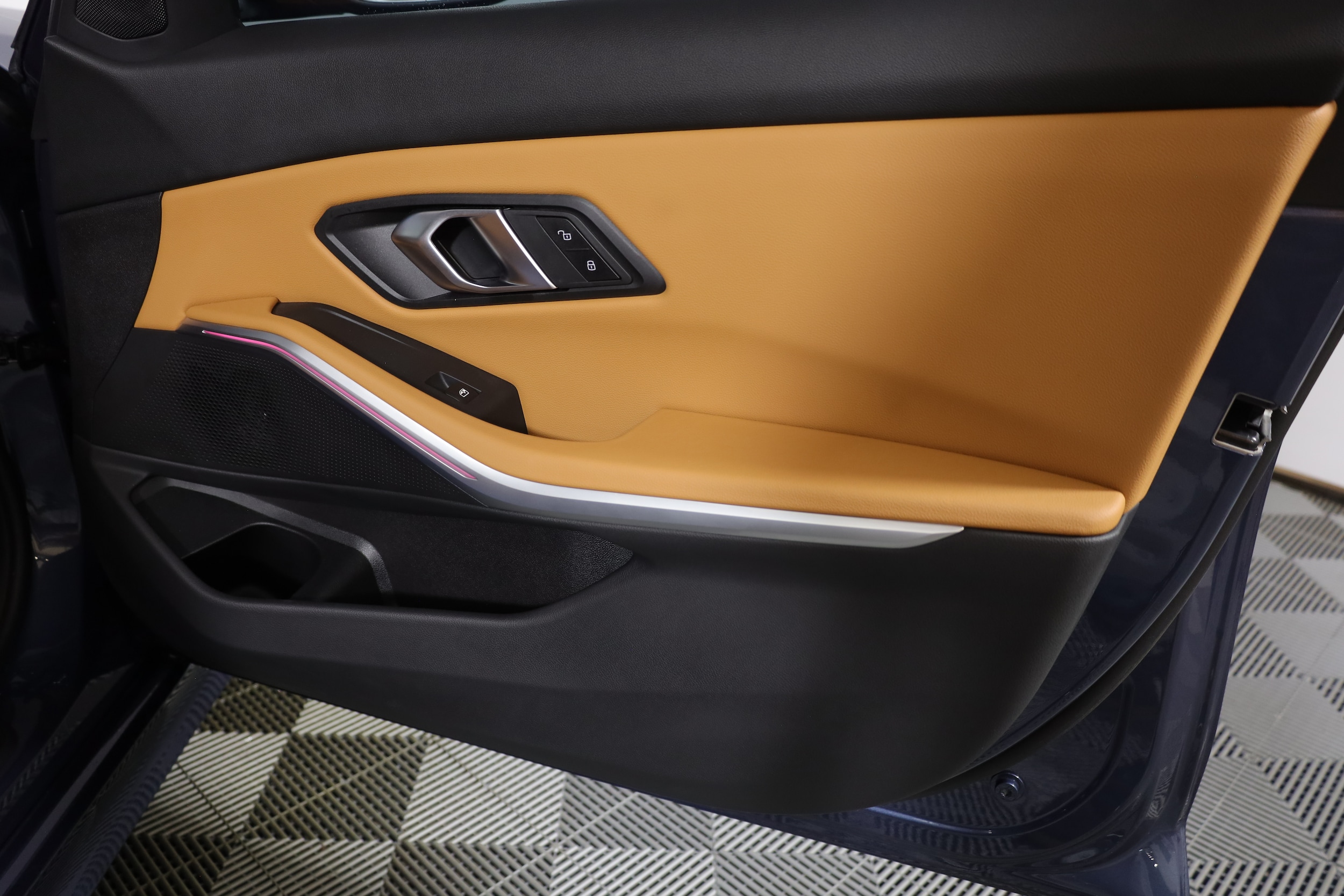 2025 BMW 3 Series 330i - Photo 34