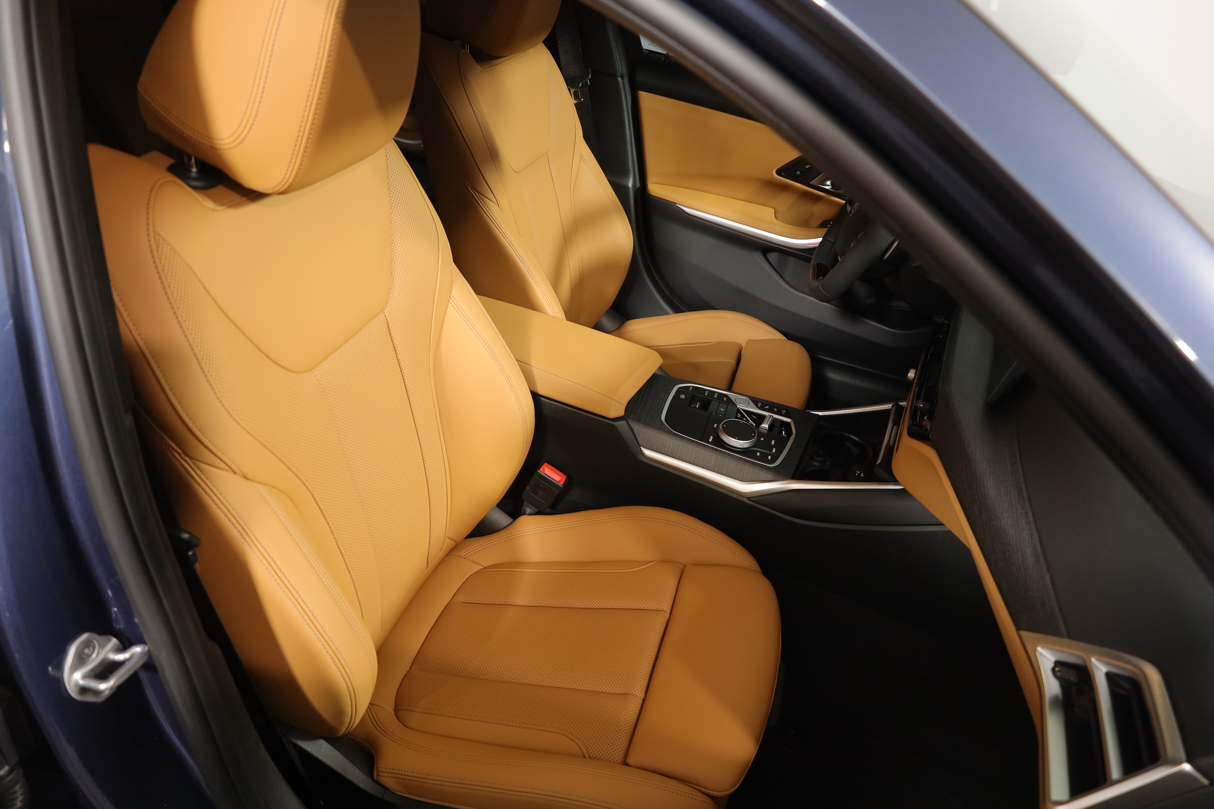 2025 BMW 3 Series 330i - Photo 8