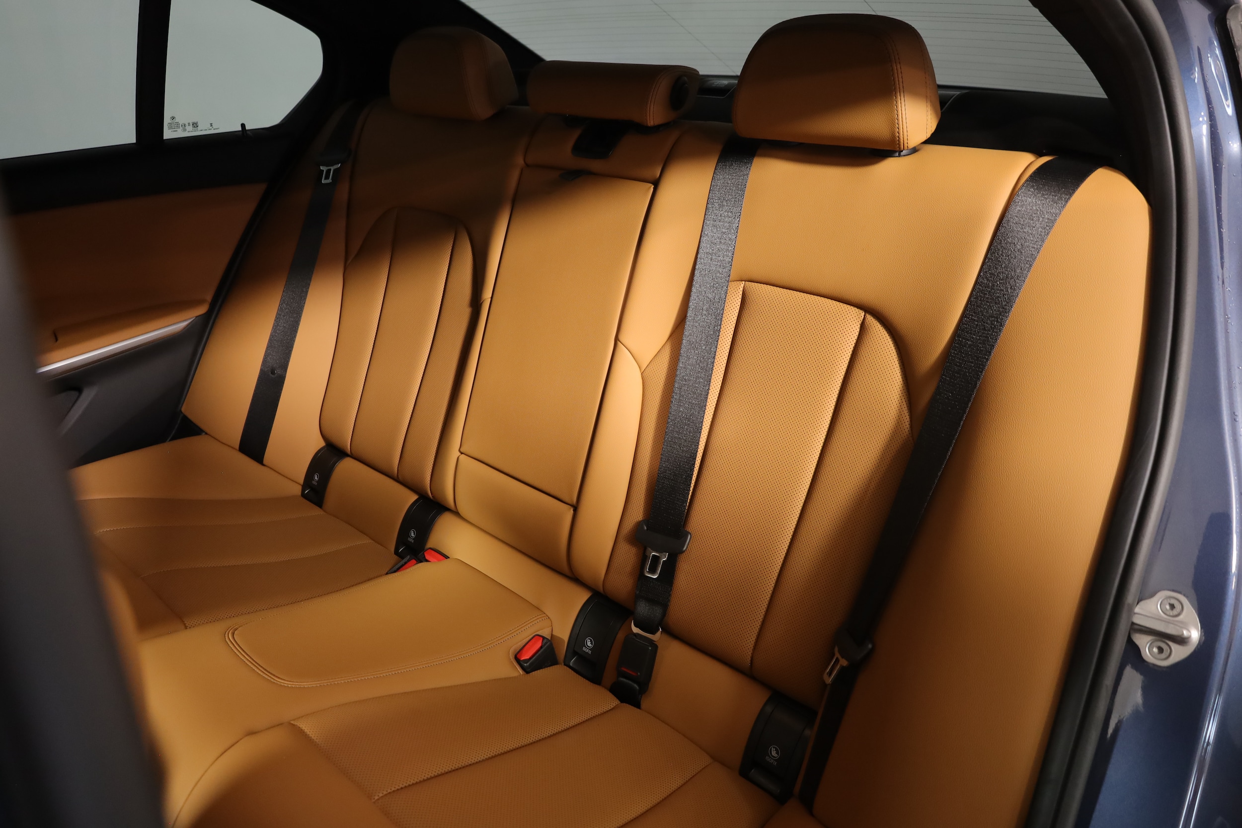 2025 BMW 3 Series 330i - Photo 10
