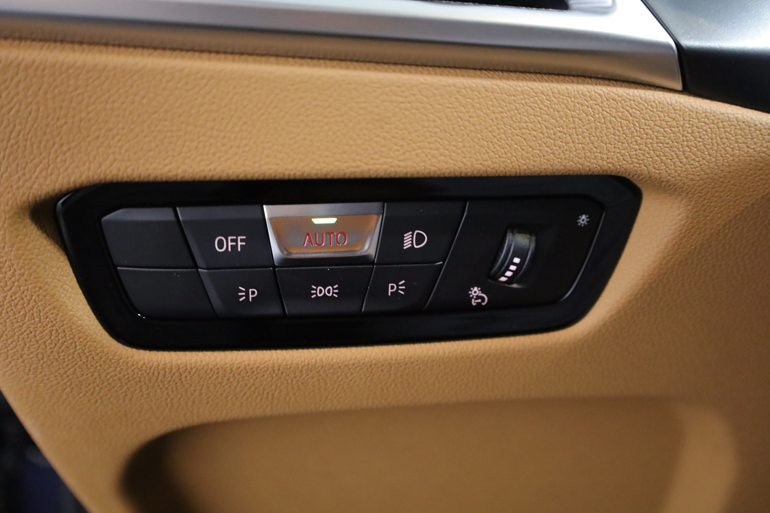 2025 BMW 3 Series 330i - Photo 31