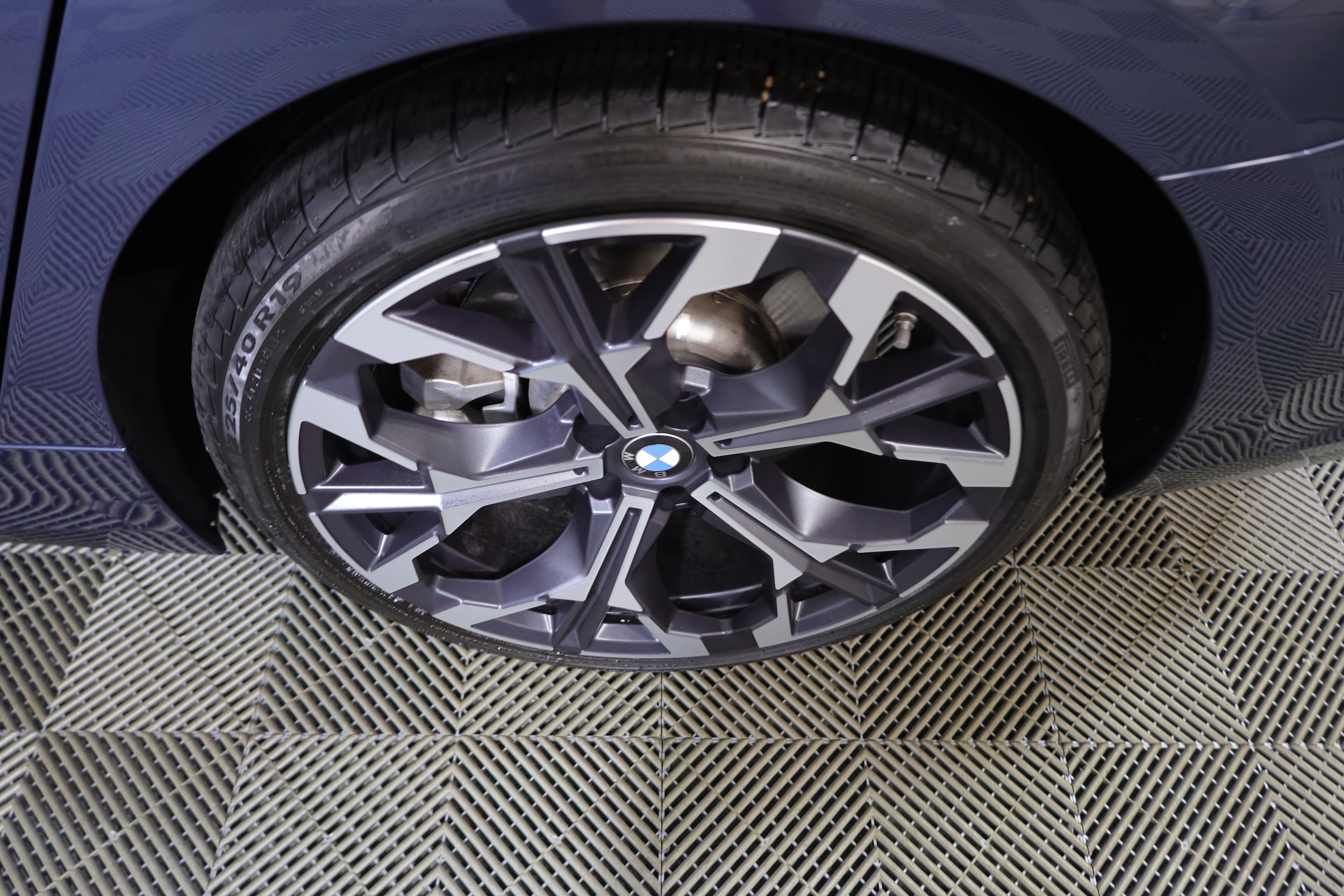 2025 BMW 3 Series 330i - Photo 39