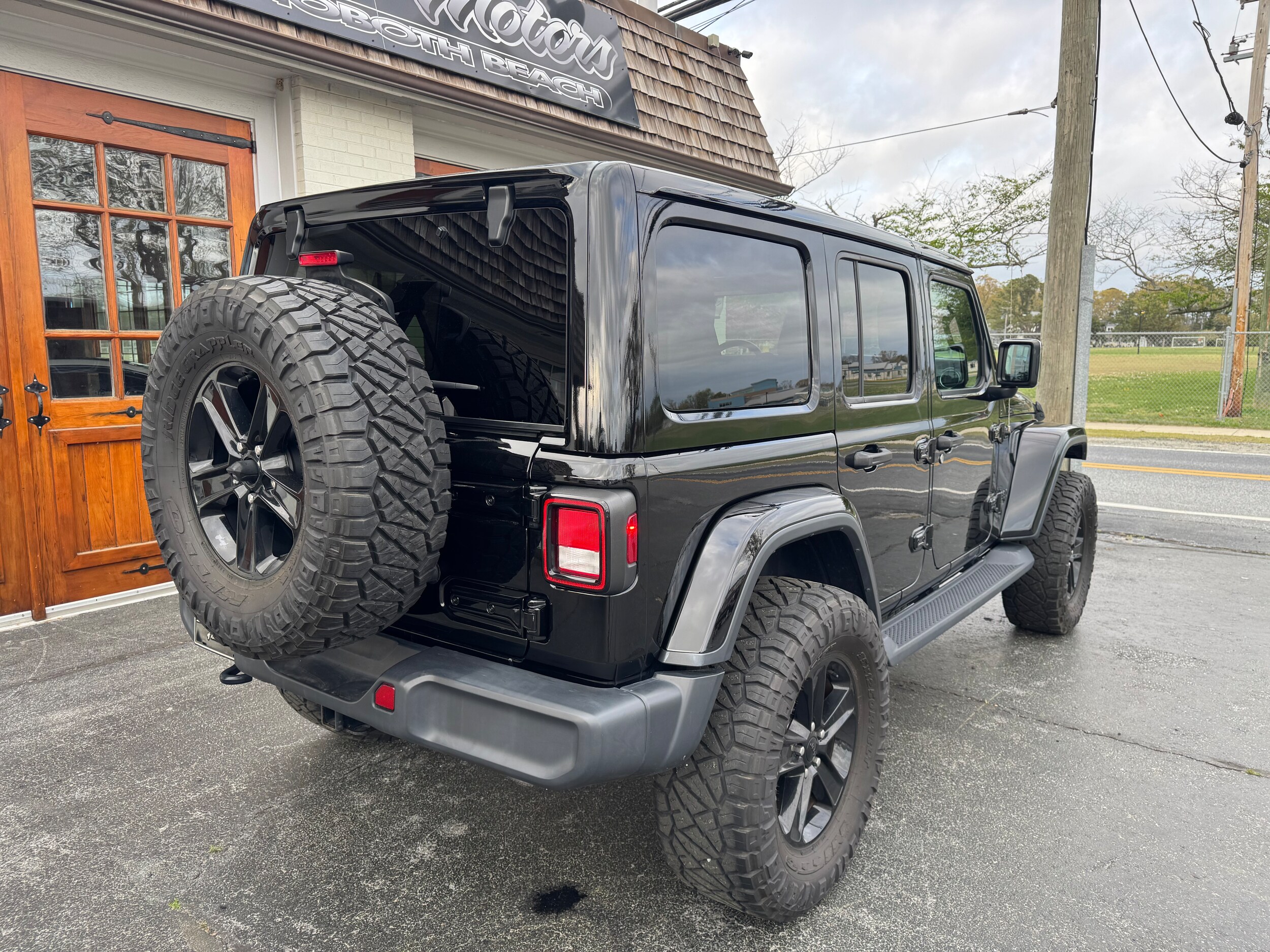 2020 Jeep Wrangler Unlimited Sahara photo 2