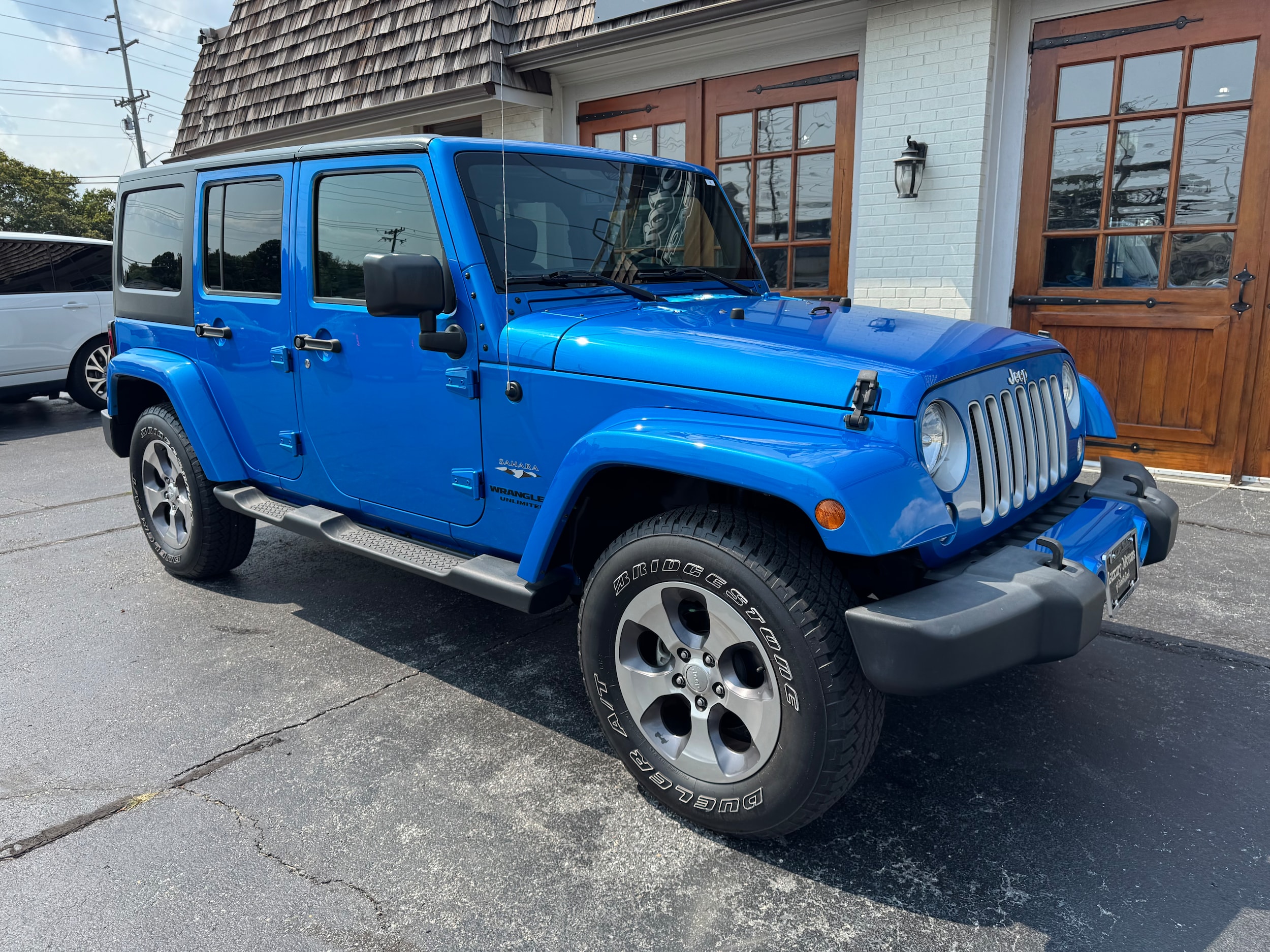 2016 Jeep Wrangler Unlimited Sahara photo 2
