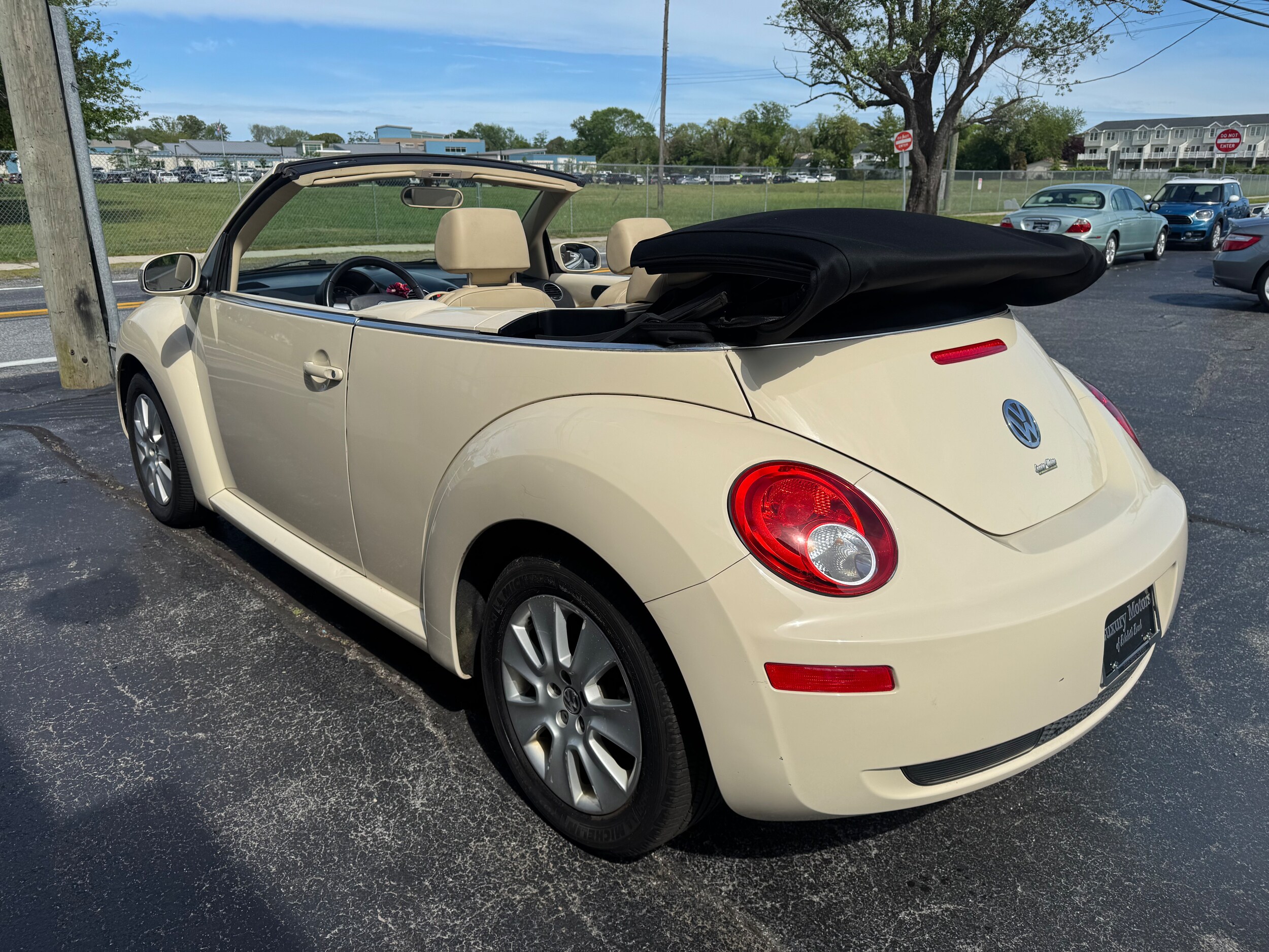 2009 Volkswagen Beetle 2.5L Convertible photo 4