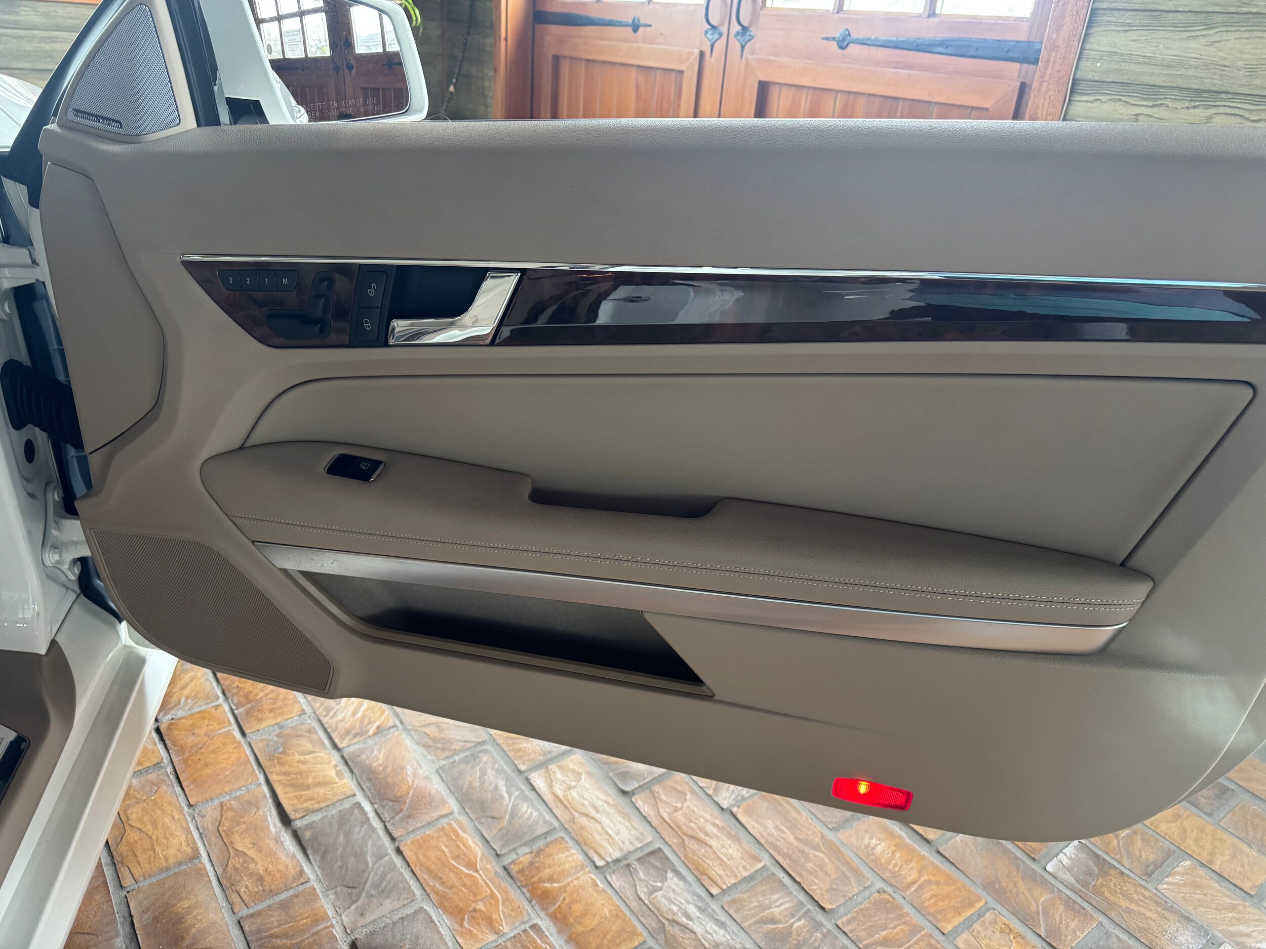2012 Mercedes Benz E 550 photo 2