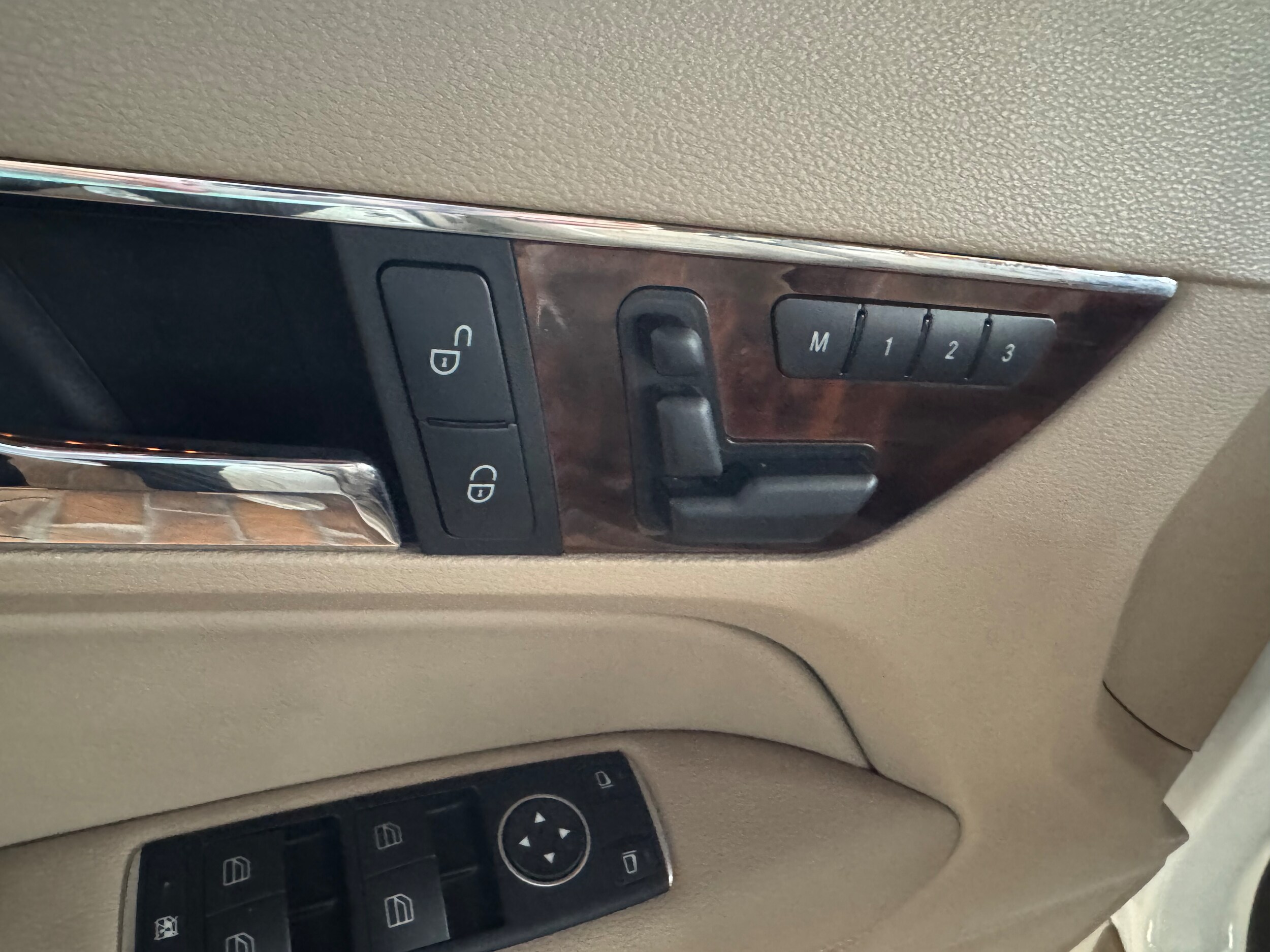 2012 Mercedes Benz E 550 photo 4