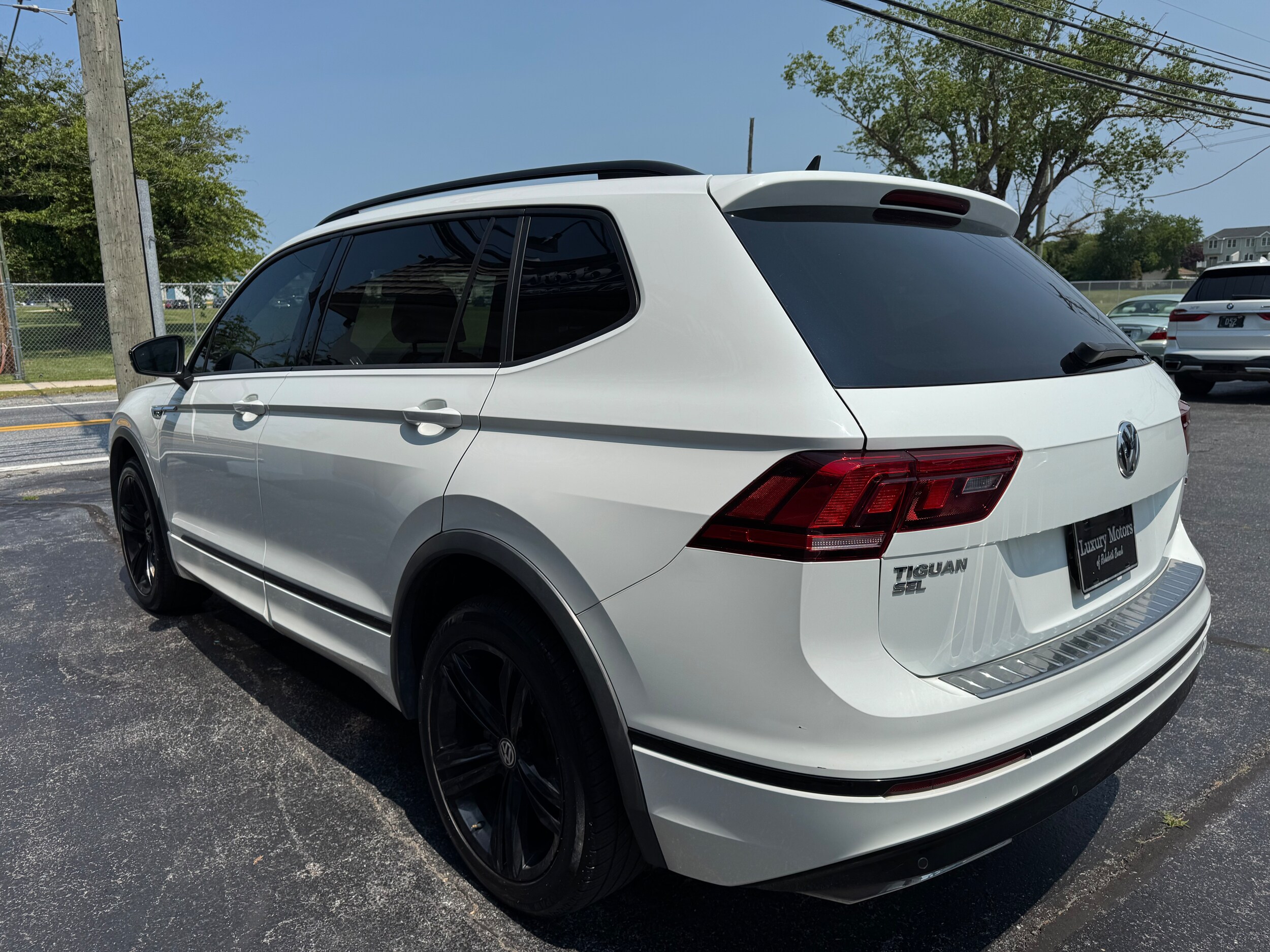 2019 Volkswagen Tiguan SEL photo 4