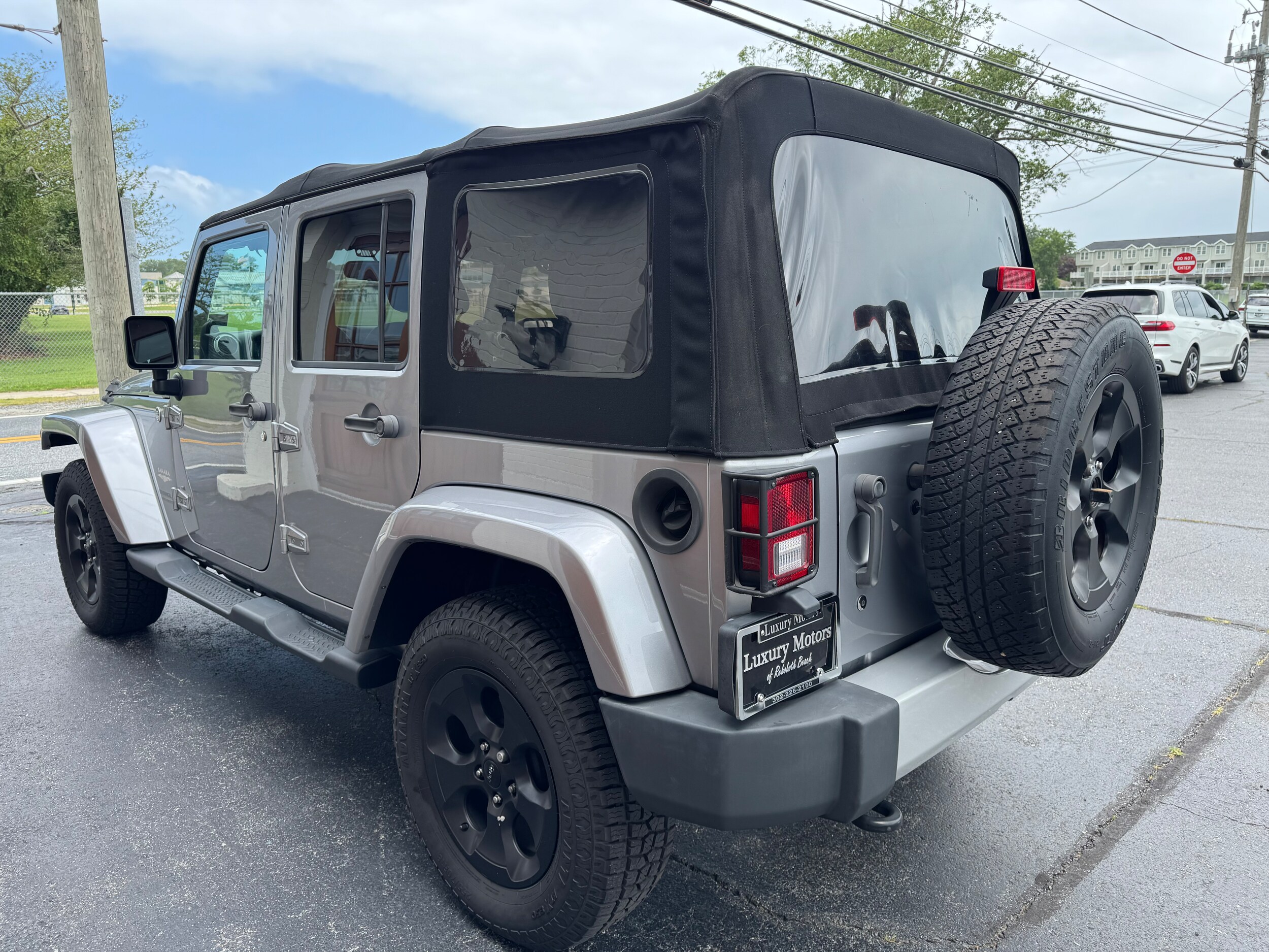 2014 Jeep Wrangler Unlimited Sahara photo 4