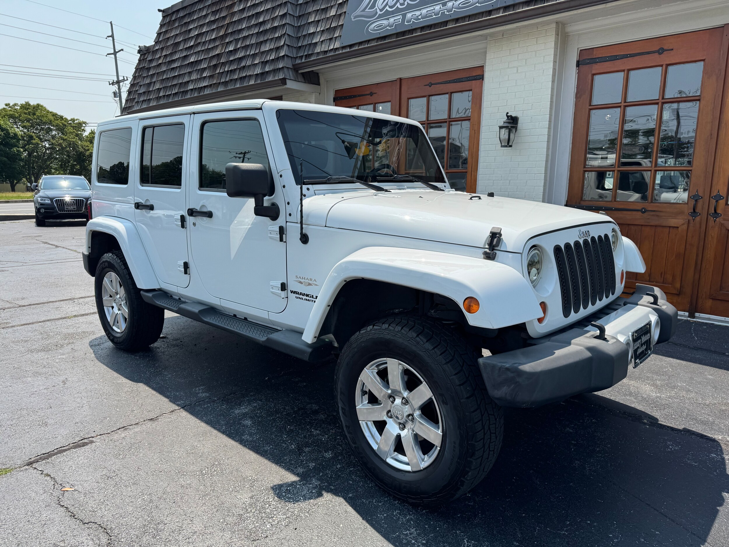 2013 Jeep Wrangler Unlimited Sahara photo 2