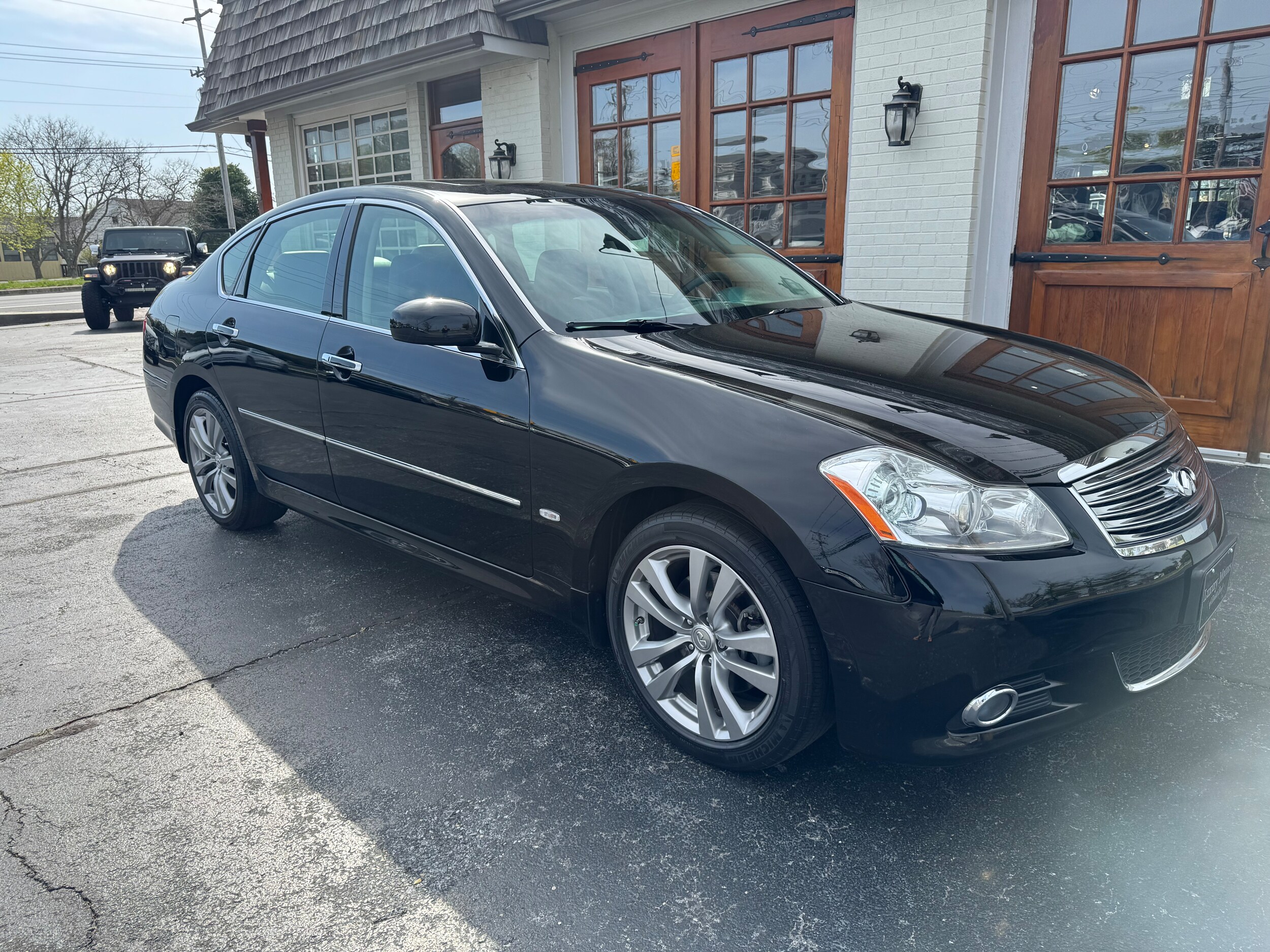 2010 Infiniti Q50 photo 2