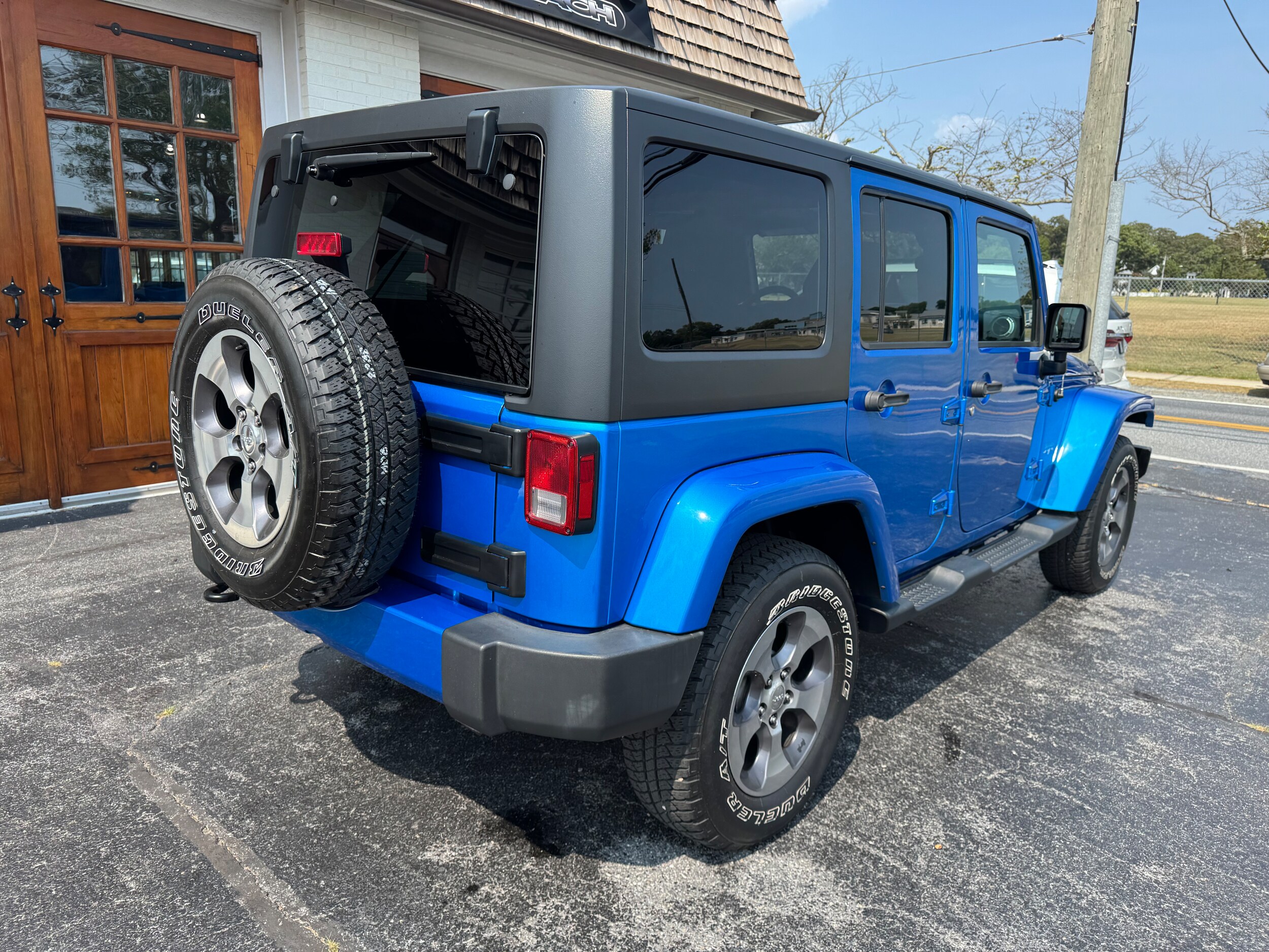 2016 Jeep Wrangler Unlimited Sahara photo 3