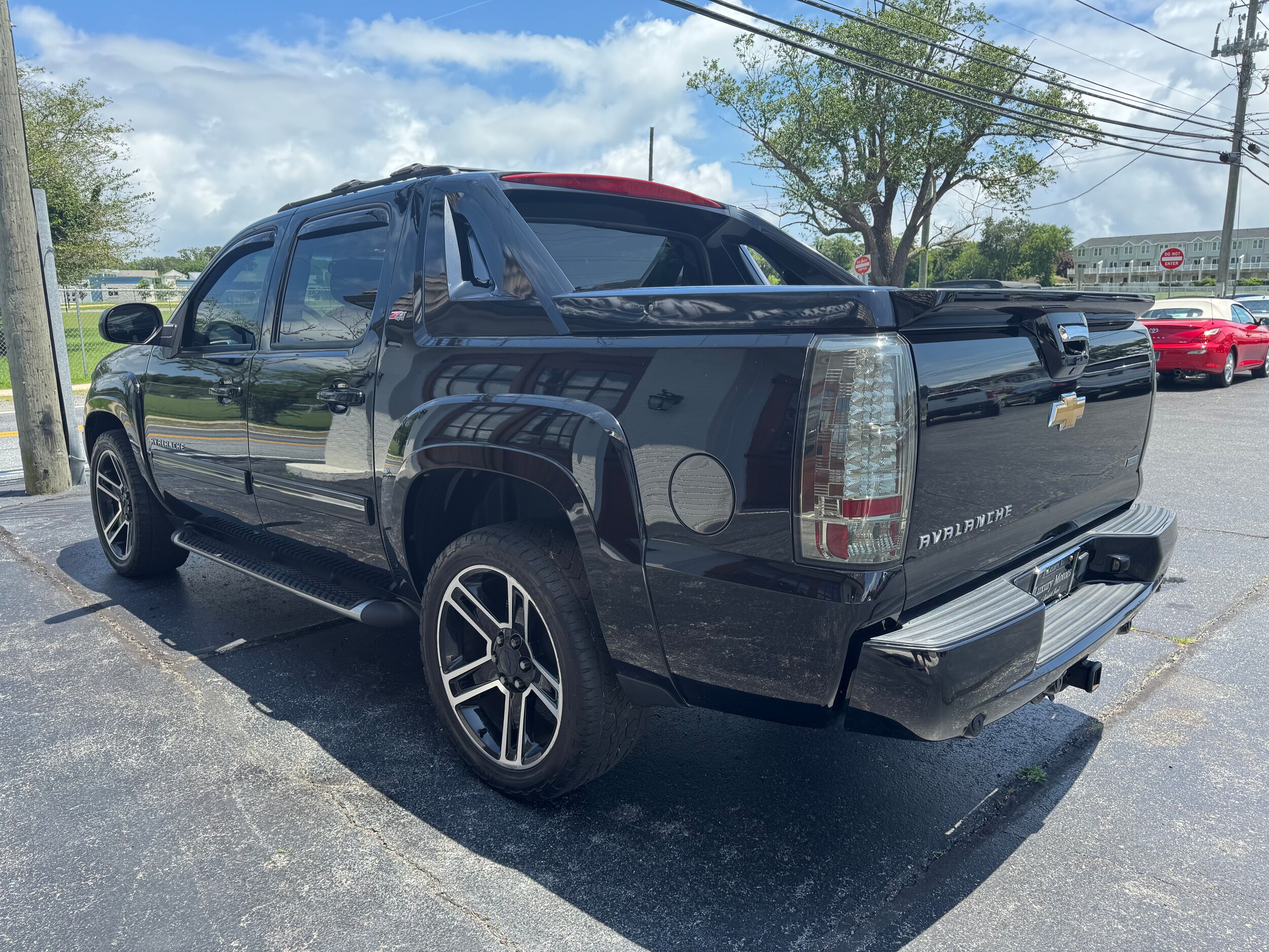 2011 Chevrolet Avalanche LT photo 4