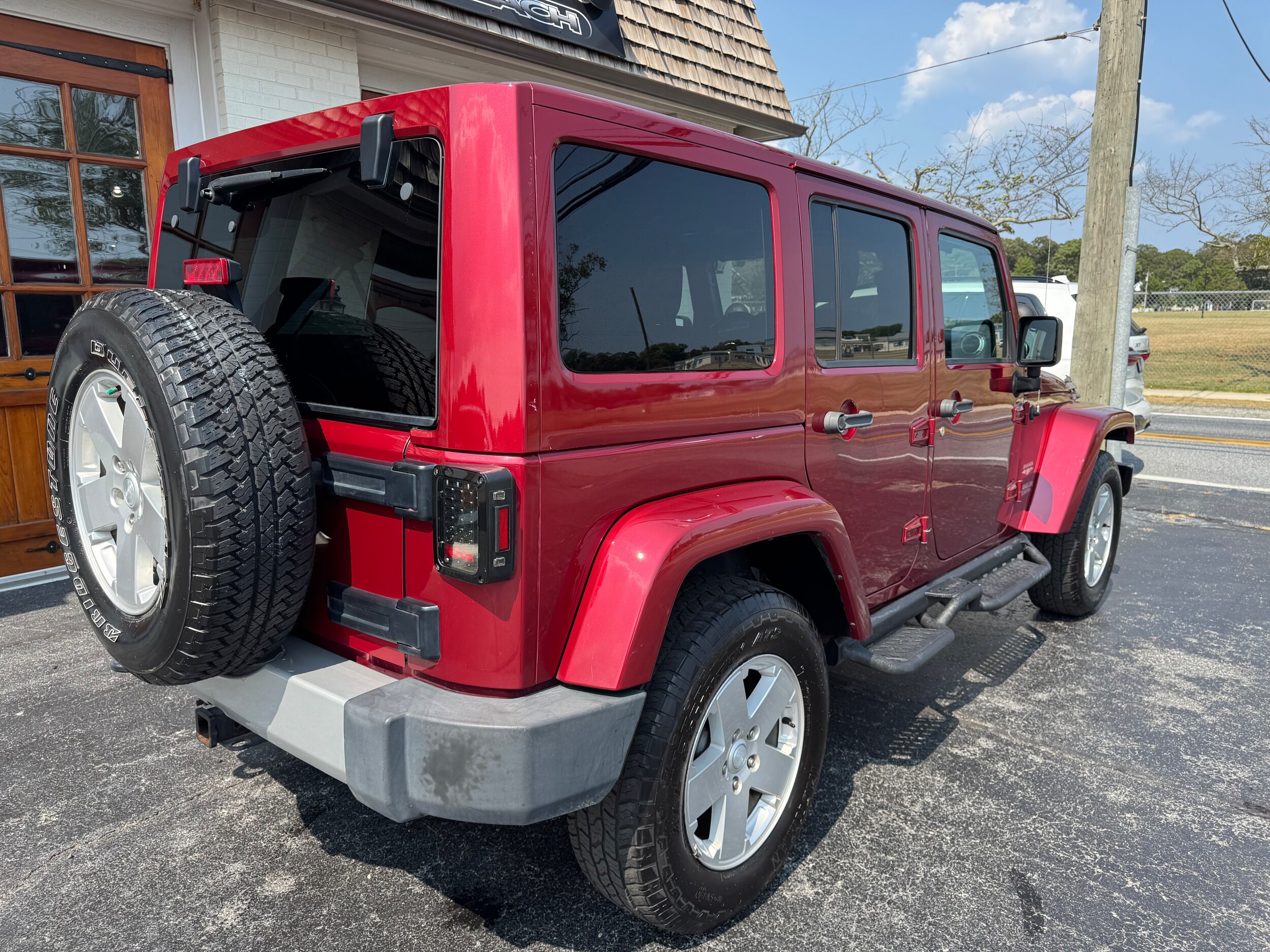 2012 Jeep Wrangler Unlimited Sahara photo 2