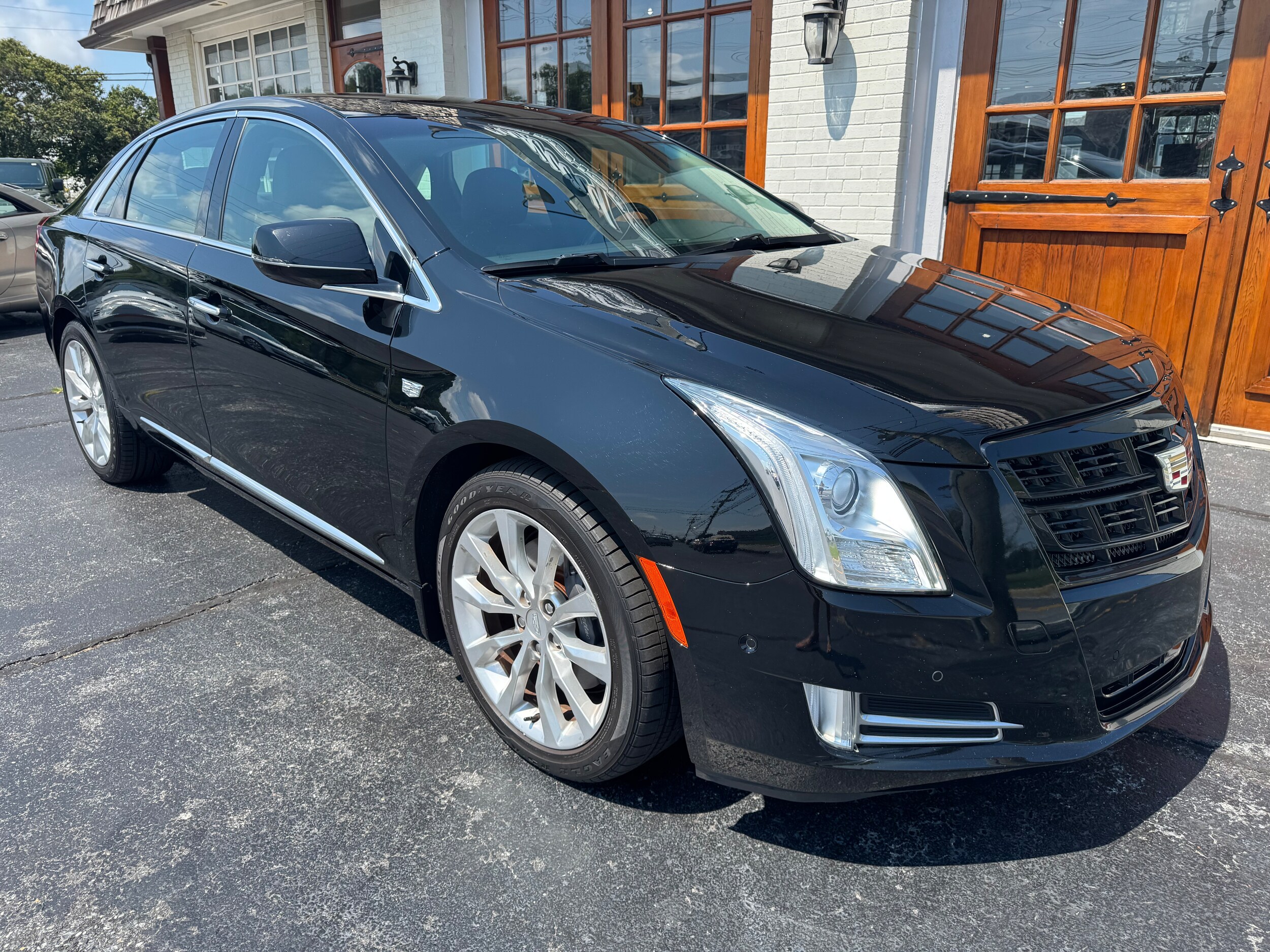2017 Cadillac XTS Luxury photo 2