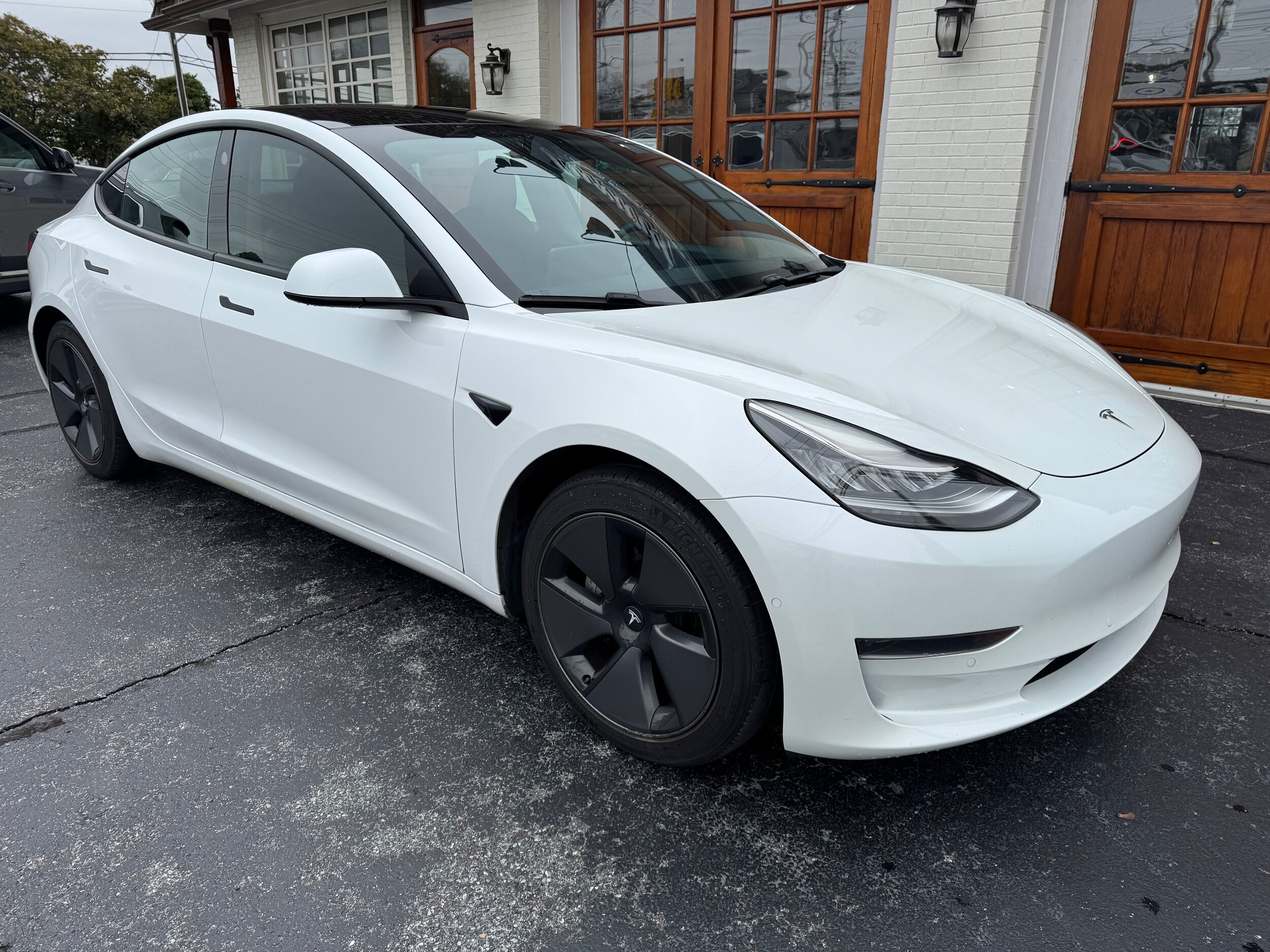 2021 Tesla Model 3 Standard Range Plus photo 2