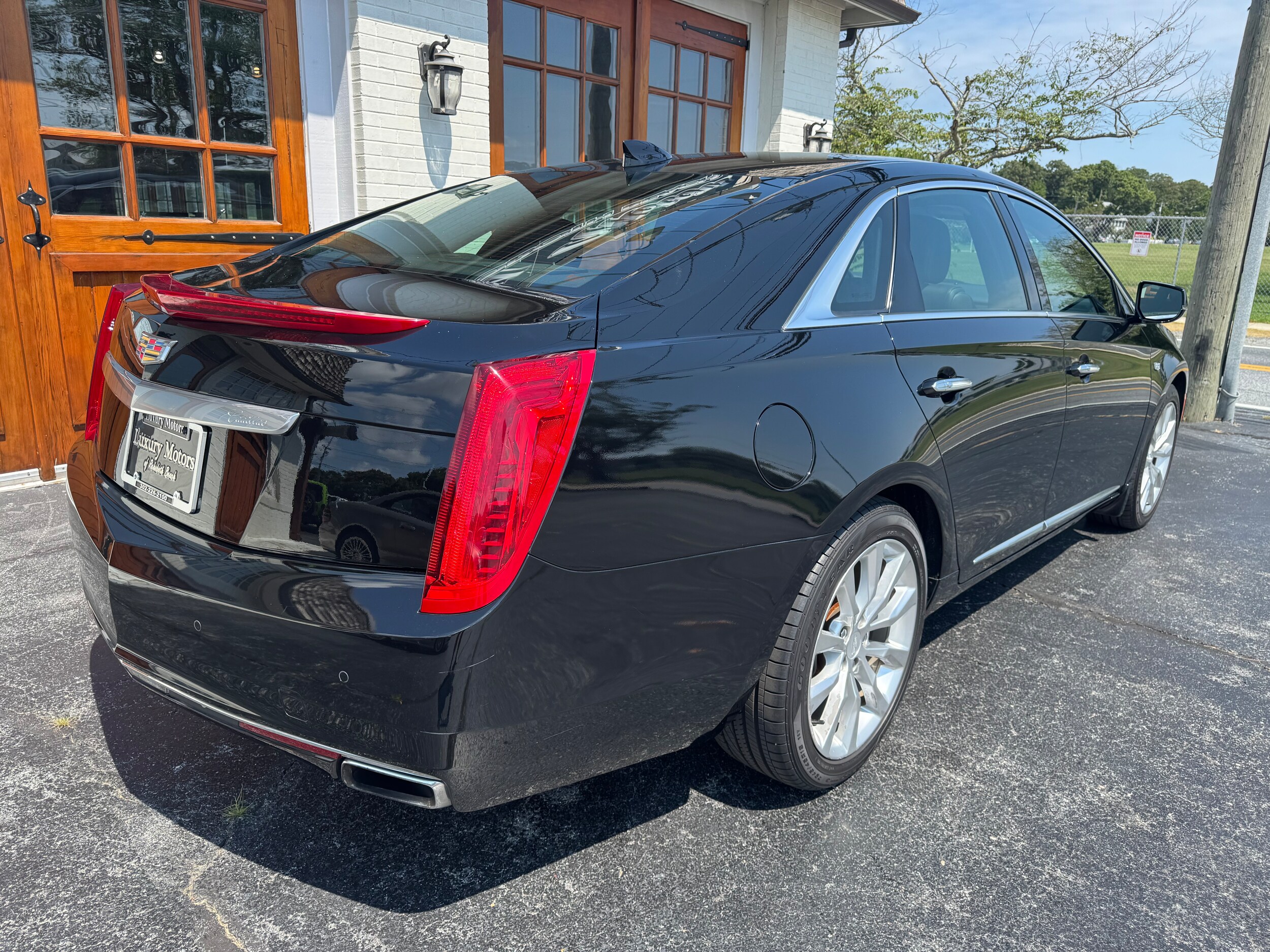 2017 Cadillac XTS Luxury photo 3