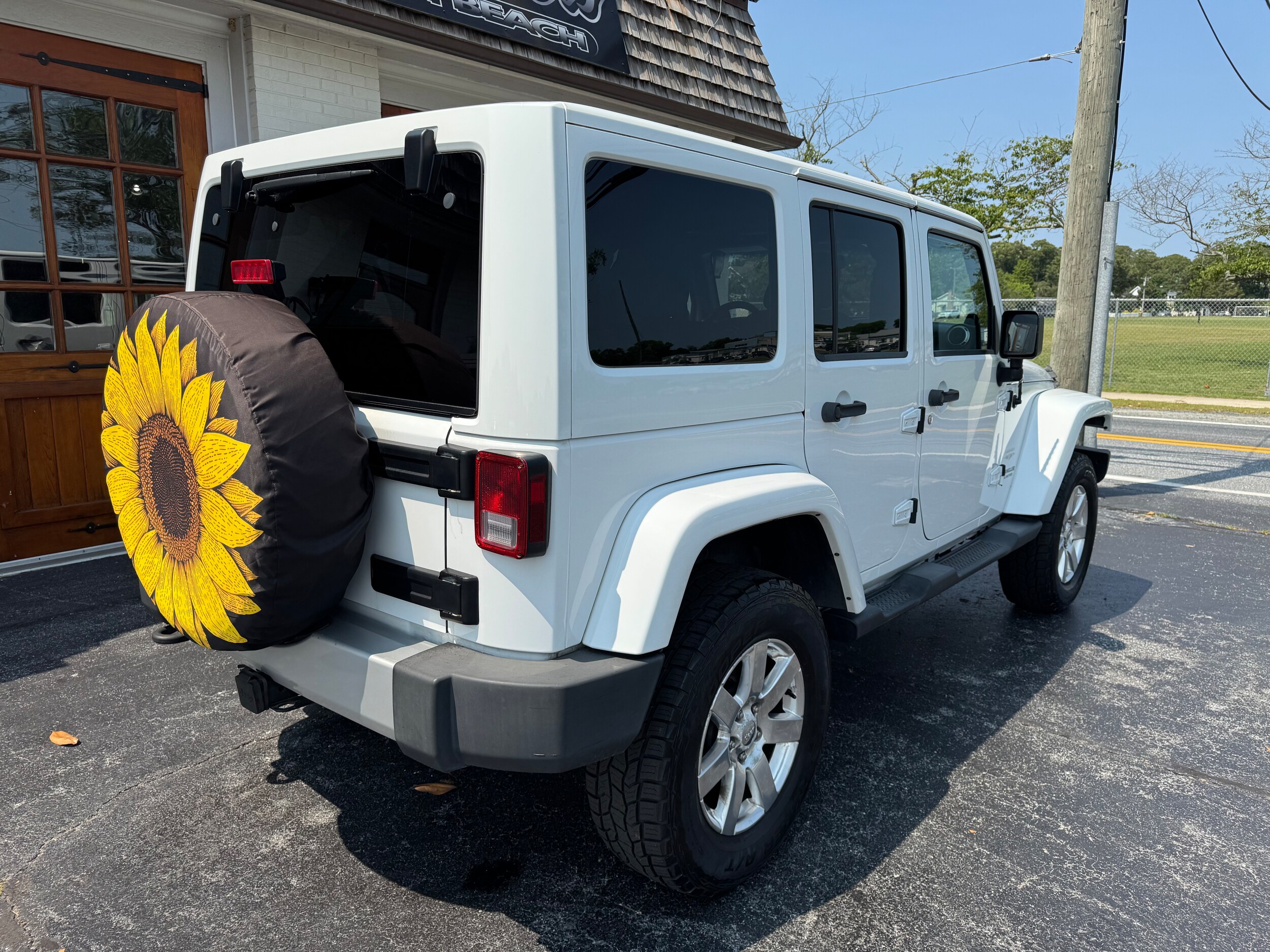 2013 Jeep Wrangler Unlimited Sahara photo 3