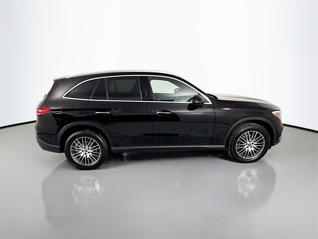 2025 Mercedes Benz GLC 300 4MATIC photo 2