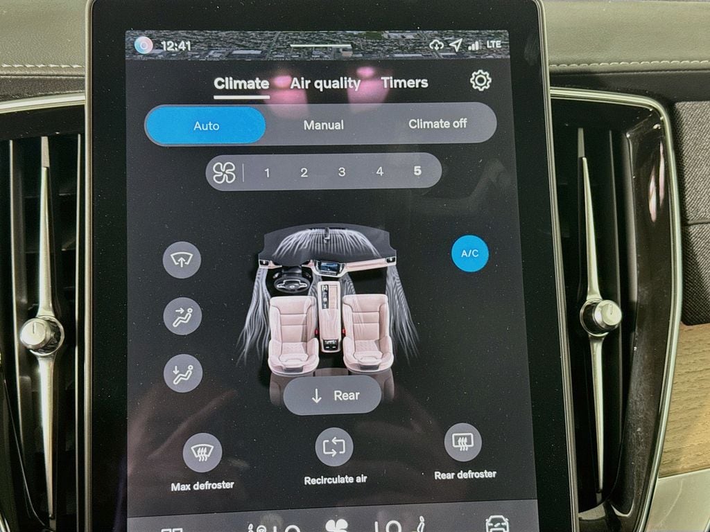 2026 Volvo XC90 Plus - Photo 17