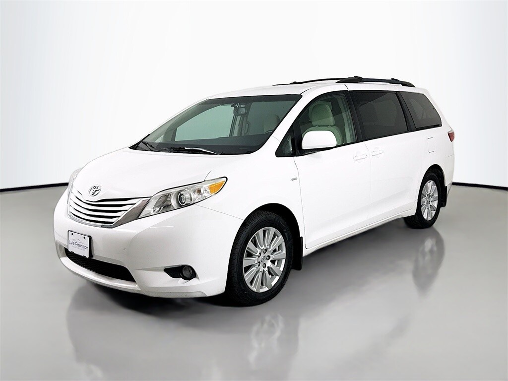 Used 2017 Toyota Sienna LE Minivan/Van