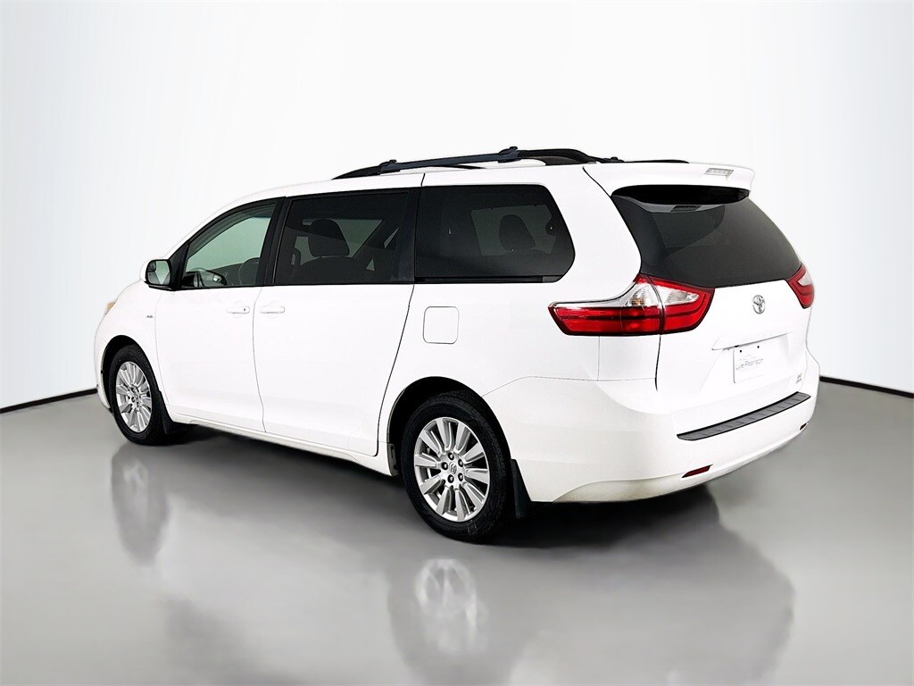 Used 2017 Toyota Sienna LE Minivan/Van
